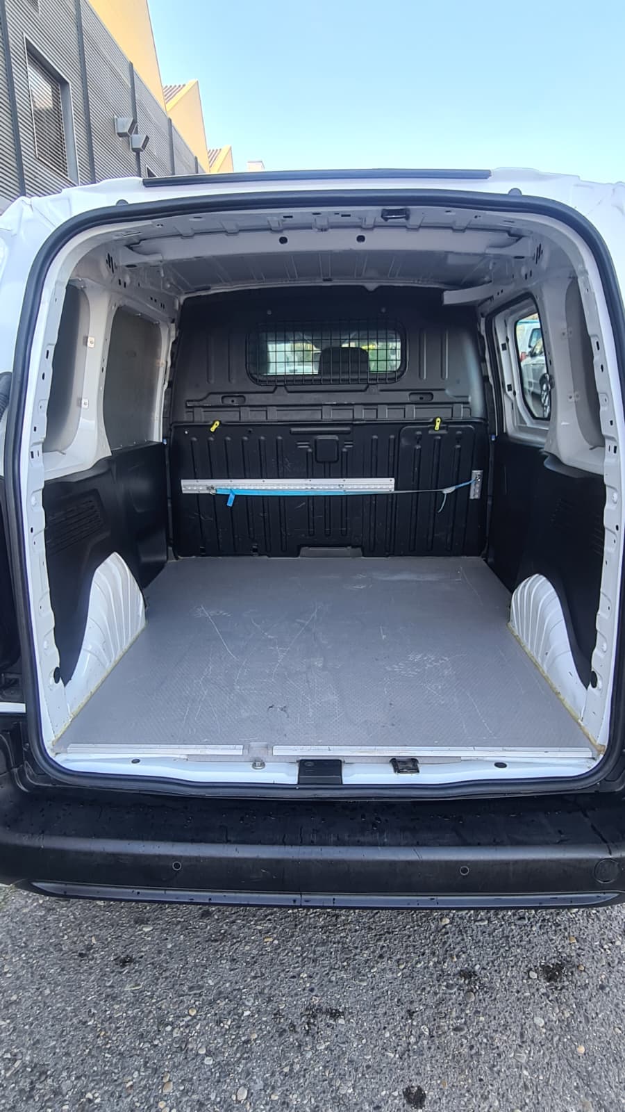 PEUGEOT Partner 1.5 Blue HDi s/s Asphalt 1000kg ** 130 PS ** 3-Plätzer ** RF-Kamera ** Frischn Ab MFK & Service **-image-10