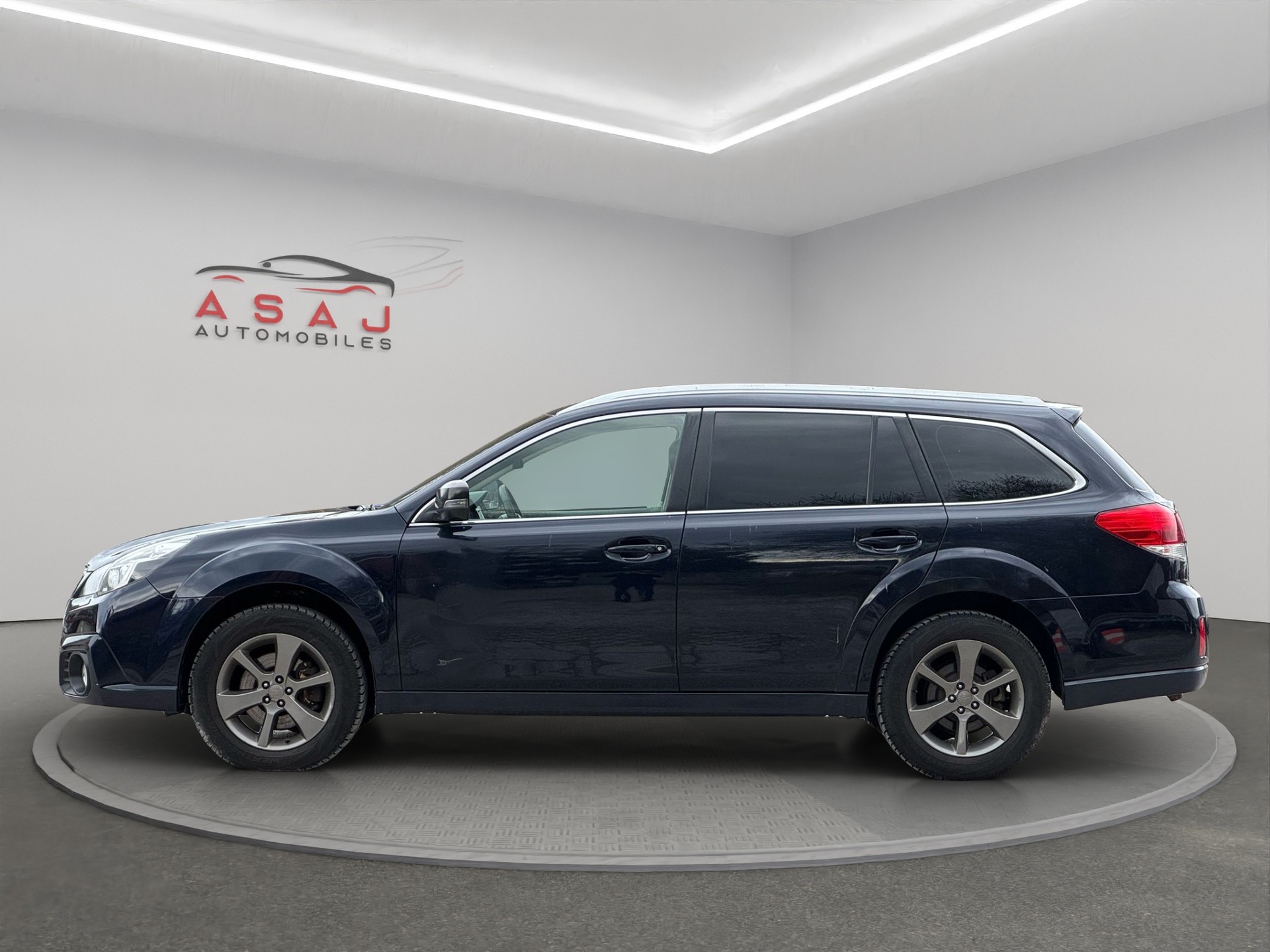 SUBARU Outback 2.0D Swiss Classic AWD Lineartronic-image-3