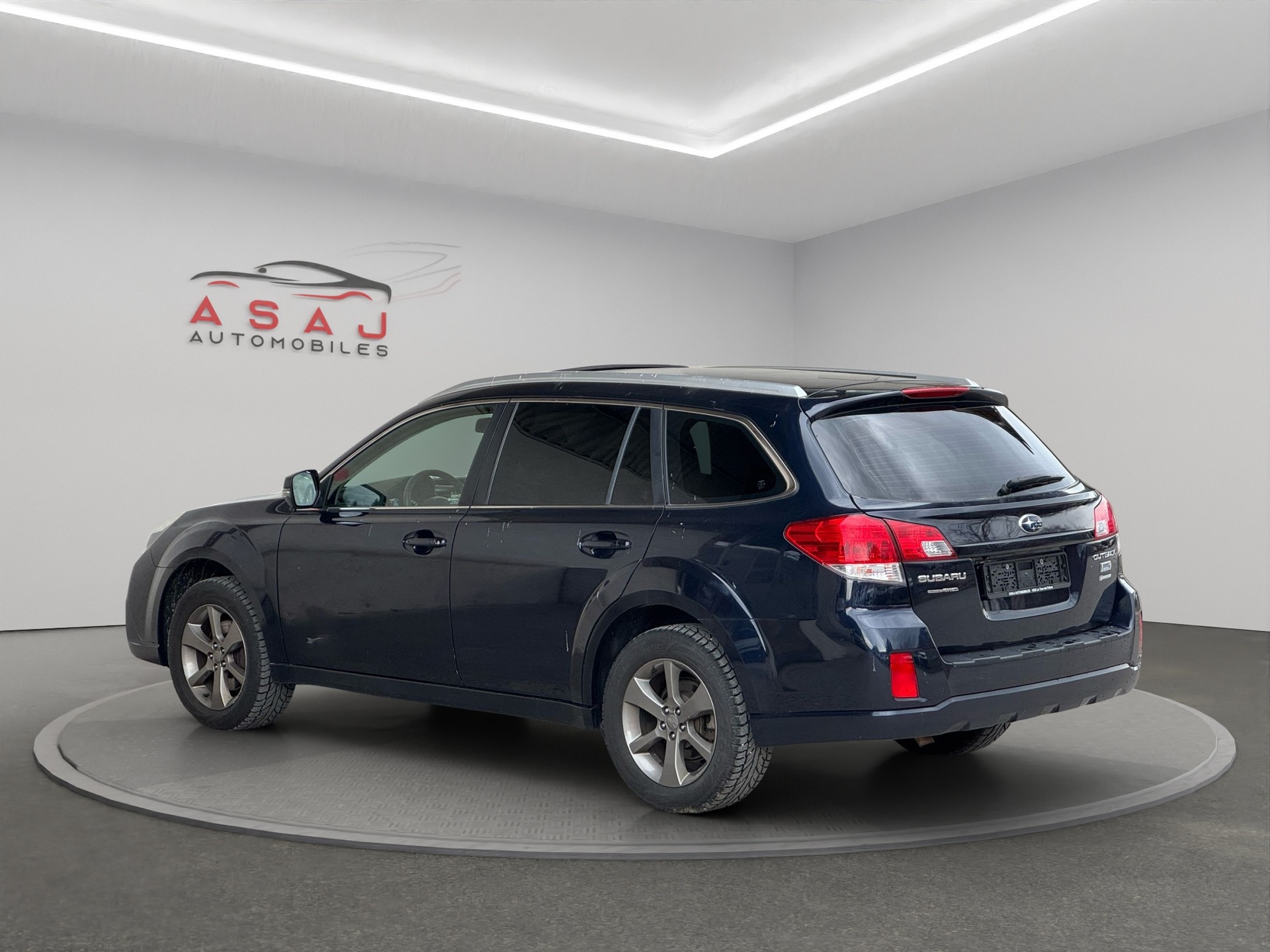 SUBARU Outback 2.0D Swiss Classic AWD Lineartronic-image-4