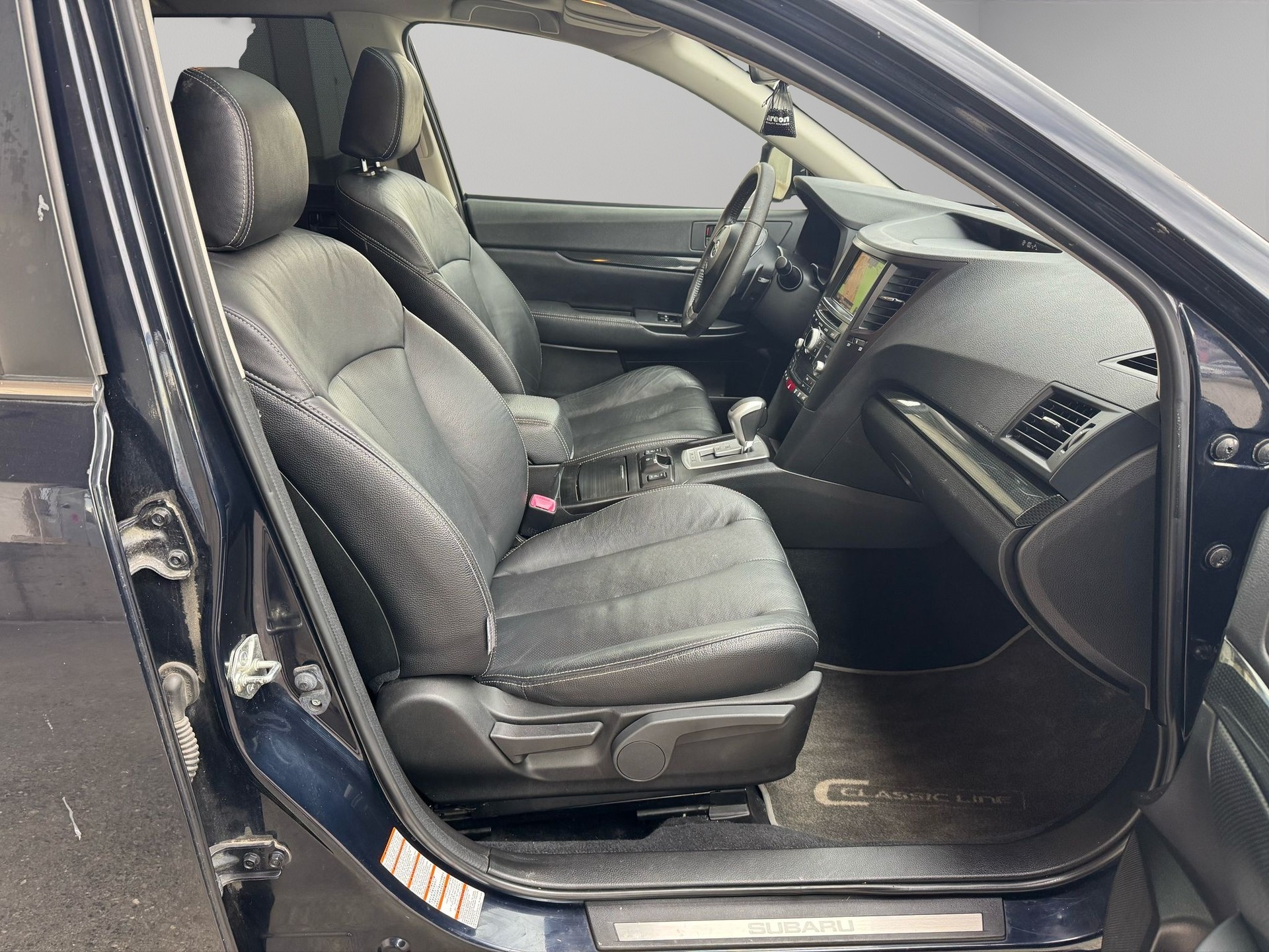 SUBARU Outback 2.0D Swiss Classic AWD Lineartronic-image-12