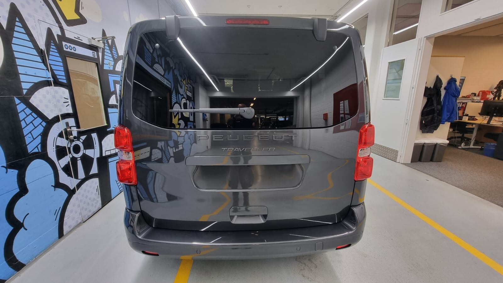 PEUGEOT Traveller 2.2 BlueHDi Family Edition Standard EAT8-image-4