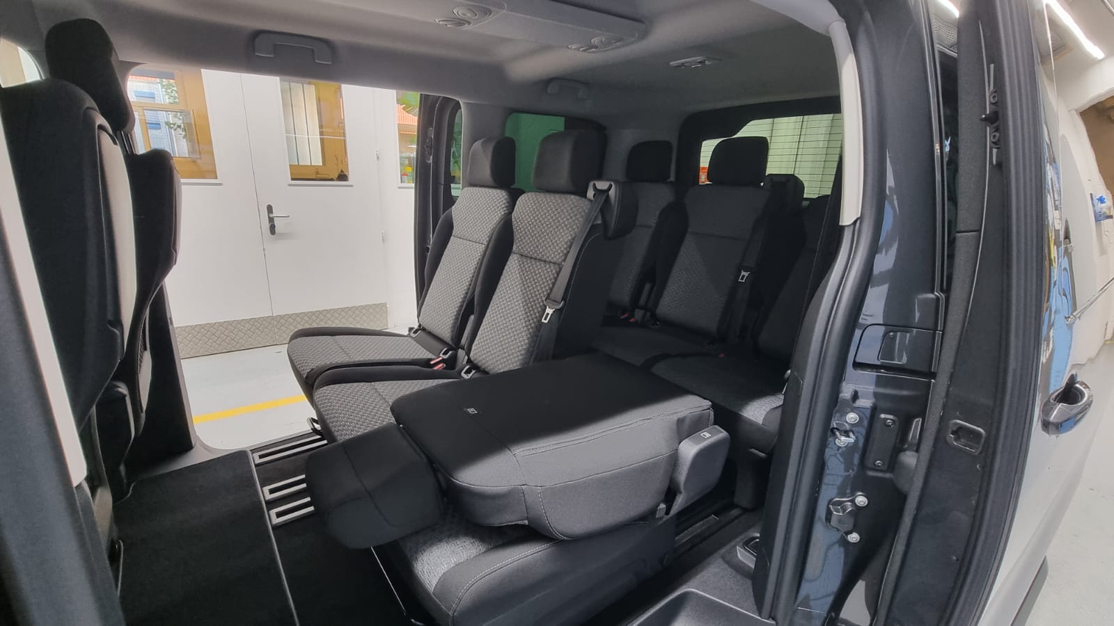 PEUGEOT Traveller 2.2 BlueHDi Family Edition Standard EAT8-image-9