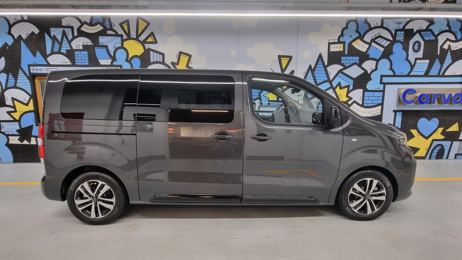 PEUGEOT Traveller 2.2 BlueHDi Family Edition Standard EAT8-image-2