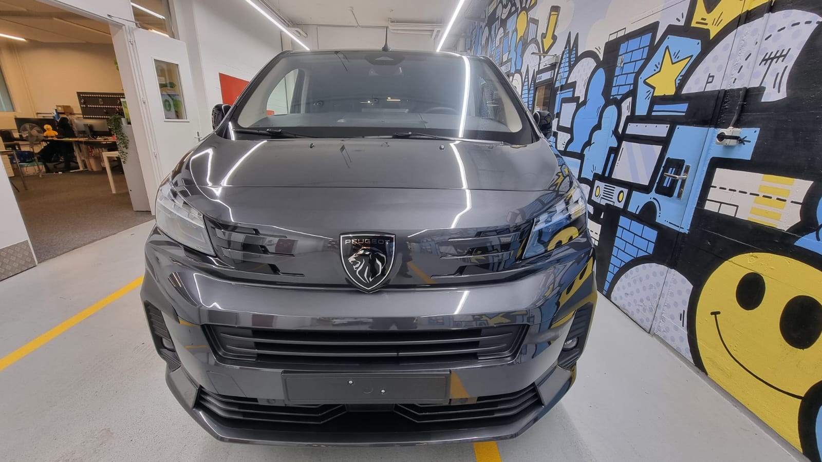 PEUGEOT Traveller 2.2 BlueHDi Family Edition Standard EAT8-image-1