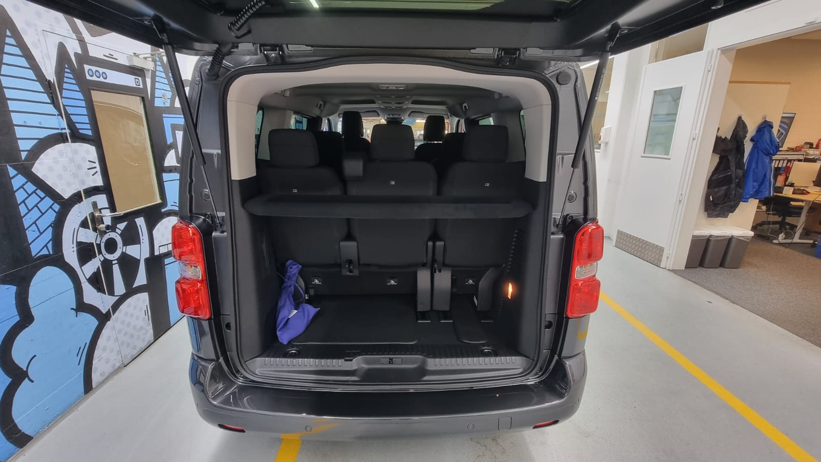 PEUGEOT Traveller 2.2 BlueHDi Family Edition Standard EAT8-image-5