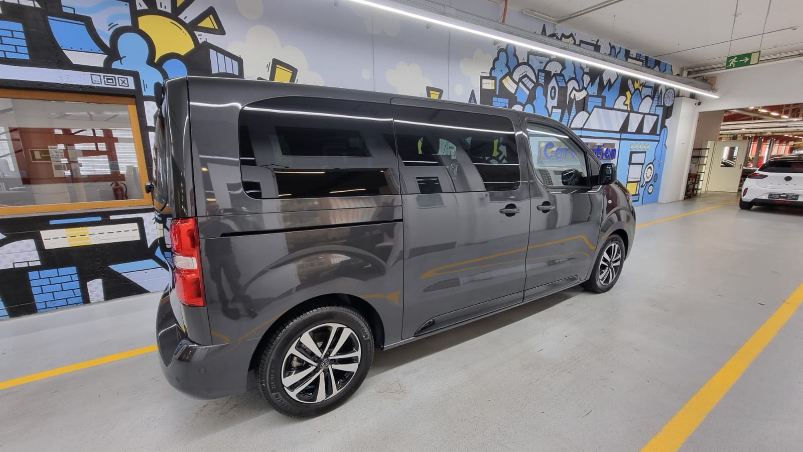 PEUGEOT Traveller 2.2 BlueHDi Family Edition Standard EAT8-image-3