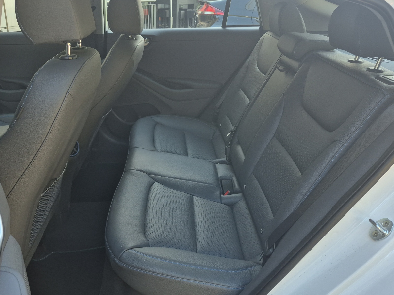 HYUNDAI Ioniq 1.6 GDi HEV Launch Plus-image-6