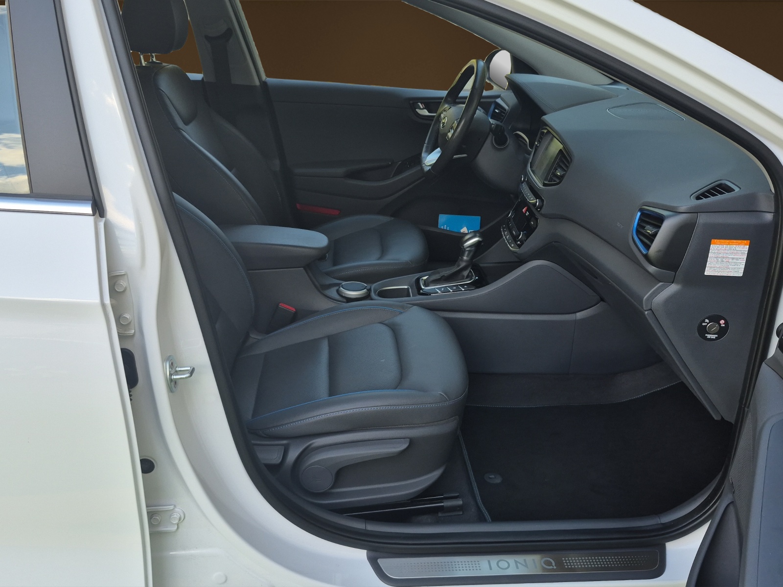 HYUNDAI Ioniq 1.6 GDi HEV Launch Plus-image-8
