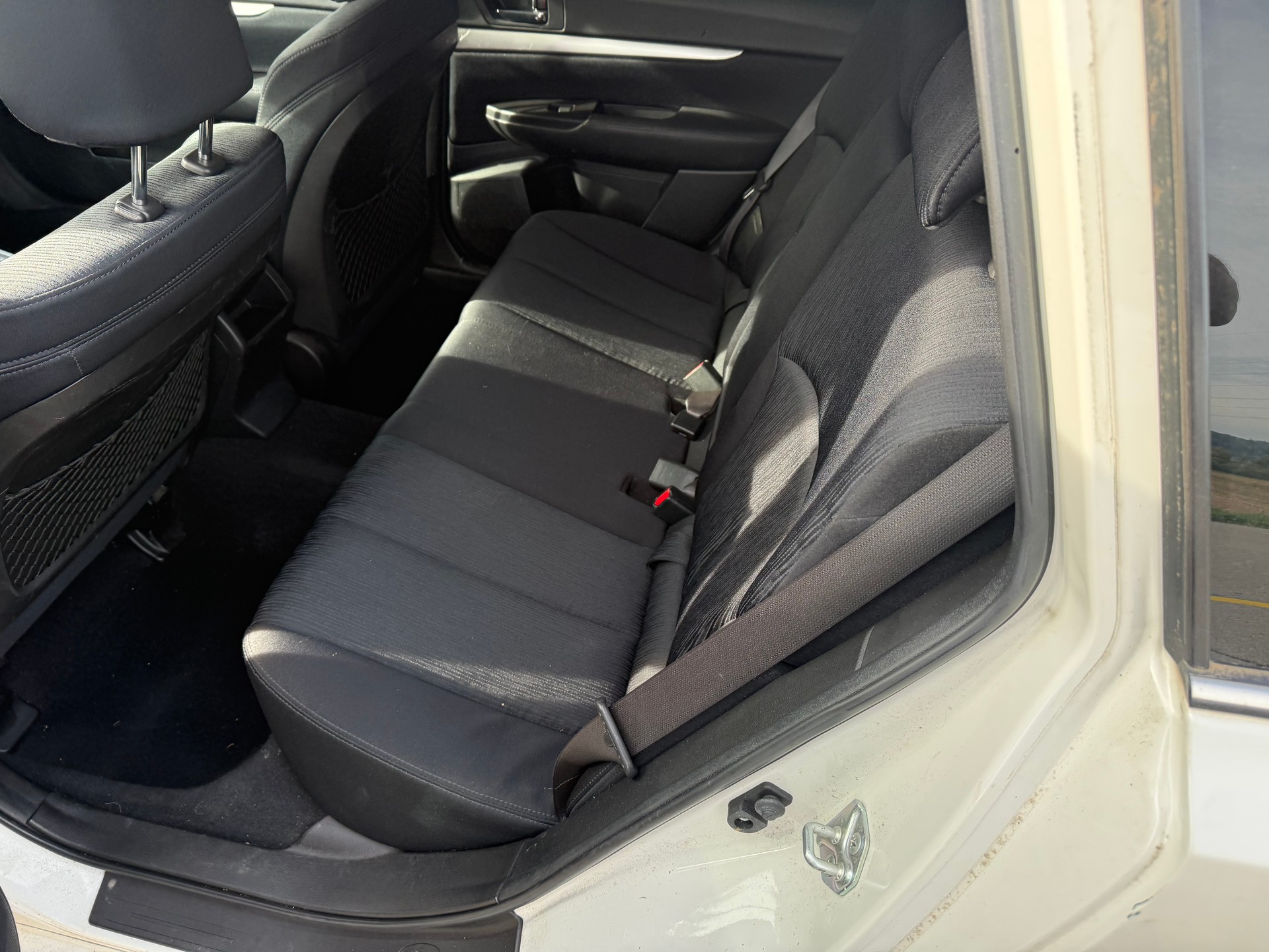 SUBARU Legacy 2.0i Swiss AWD-image-6
