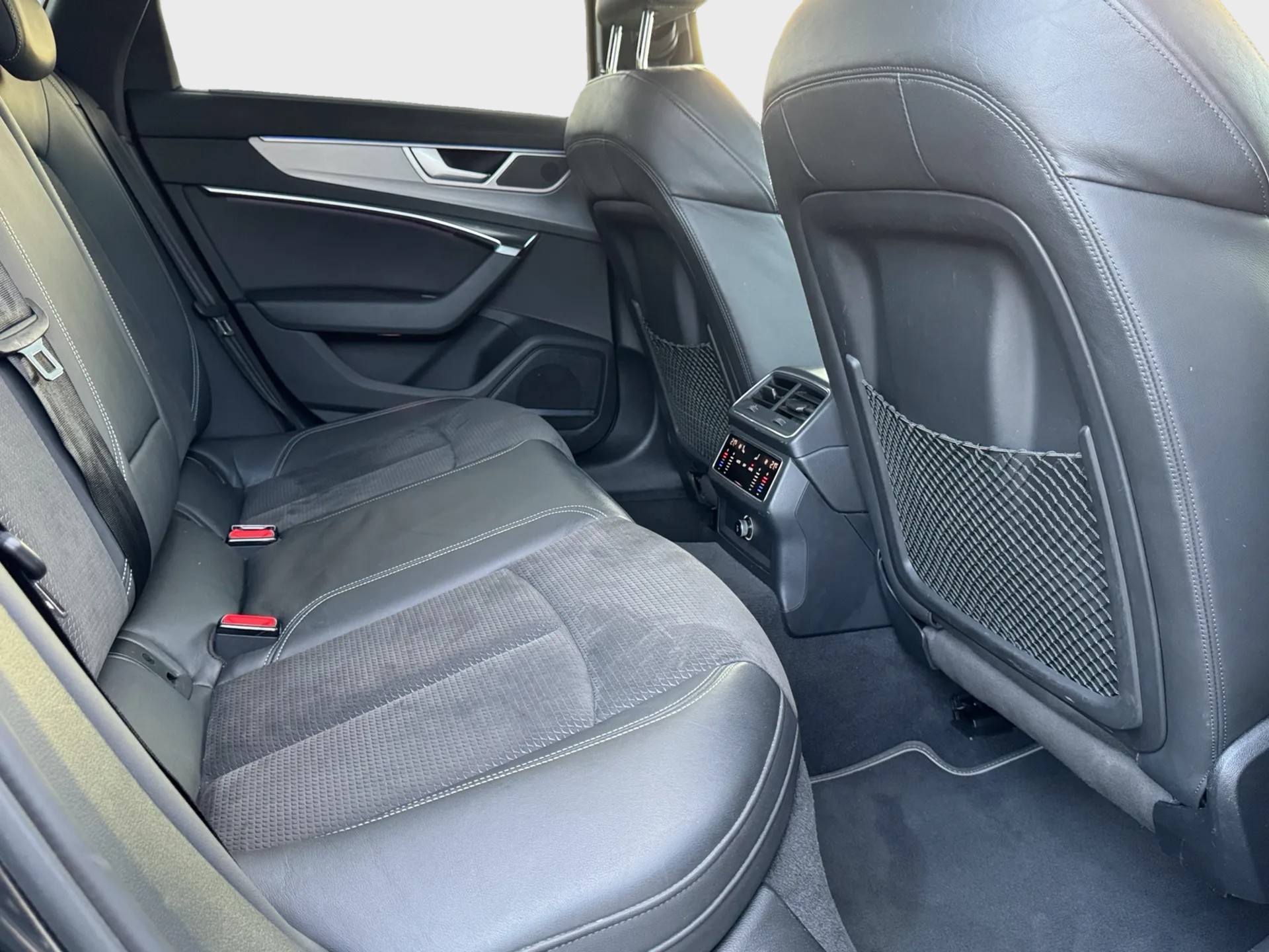 AUDI A6 Avant 40 TDI Sport Attraction quattro S-tronic S line-image-12
