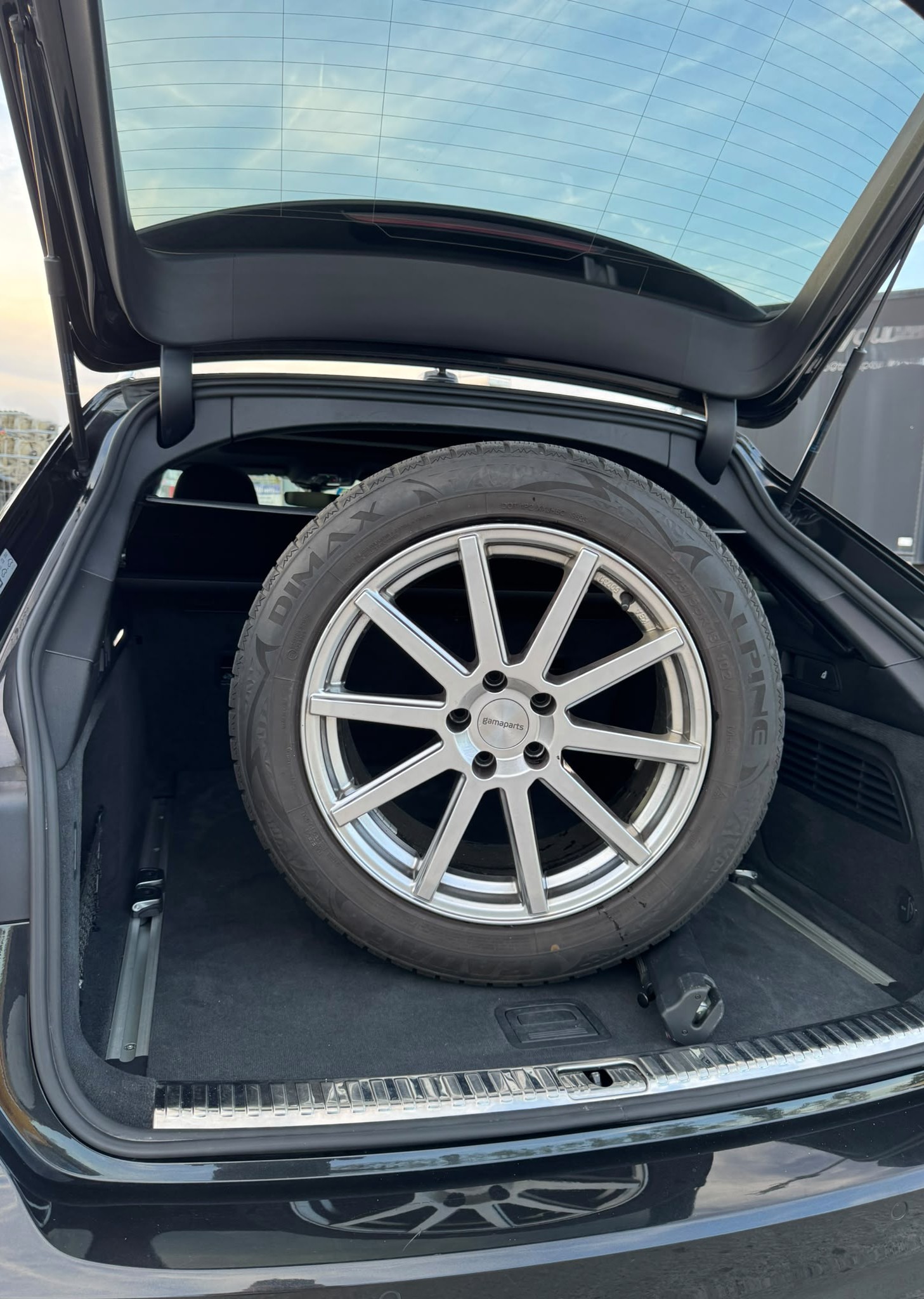 AUDI A6 Avant 40 TDI Sport Attraction quattro S-tronic S line-image-15