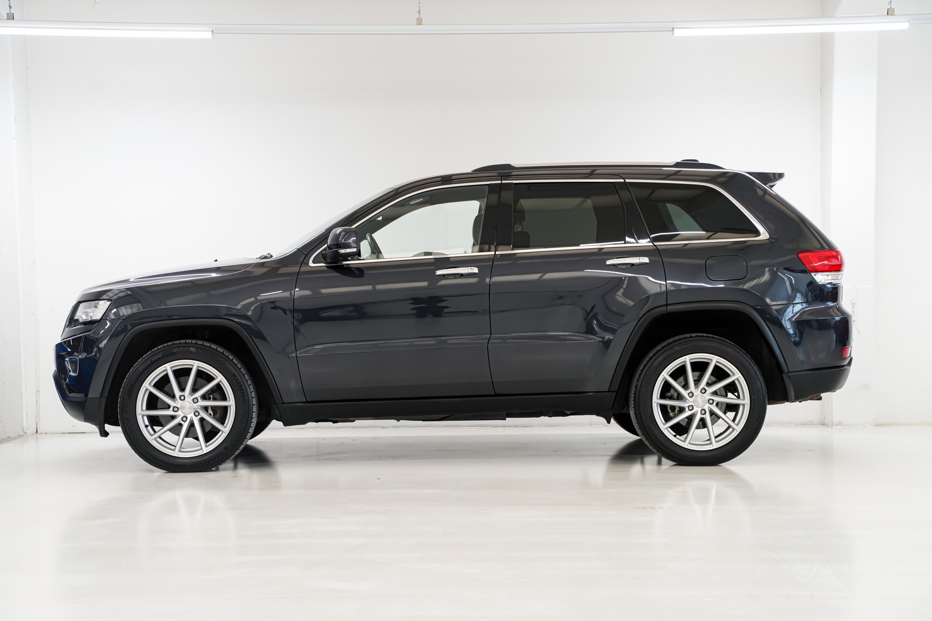 JEEP Grand Cherokee 3.0 CRD Limited Automatic-image-3