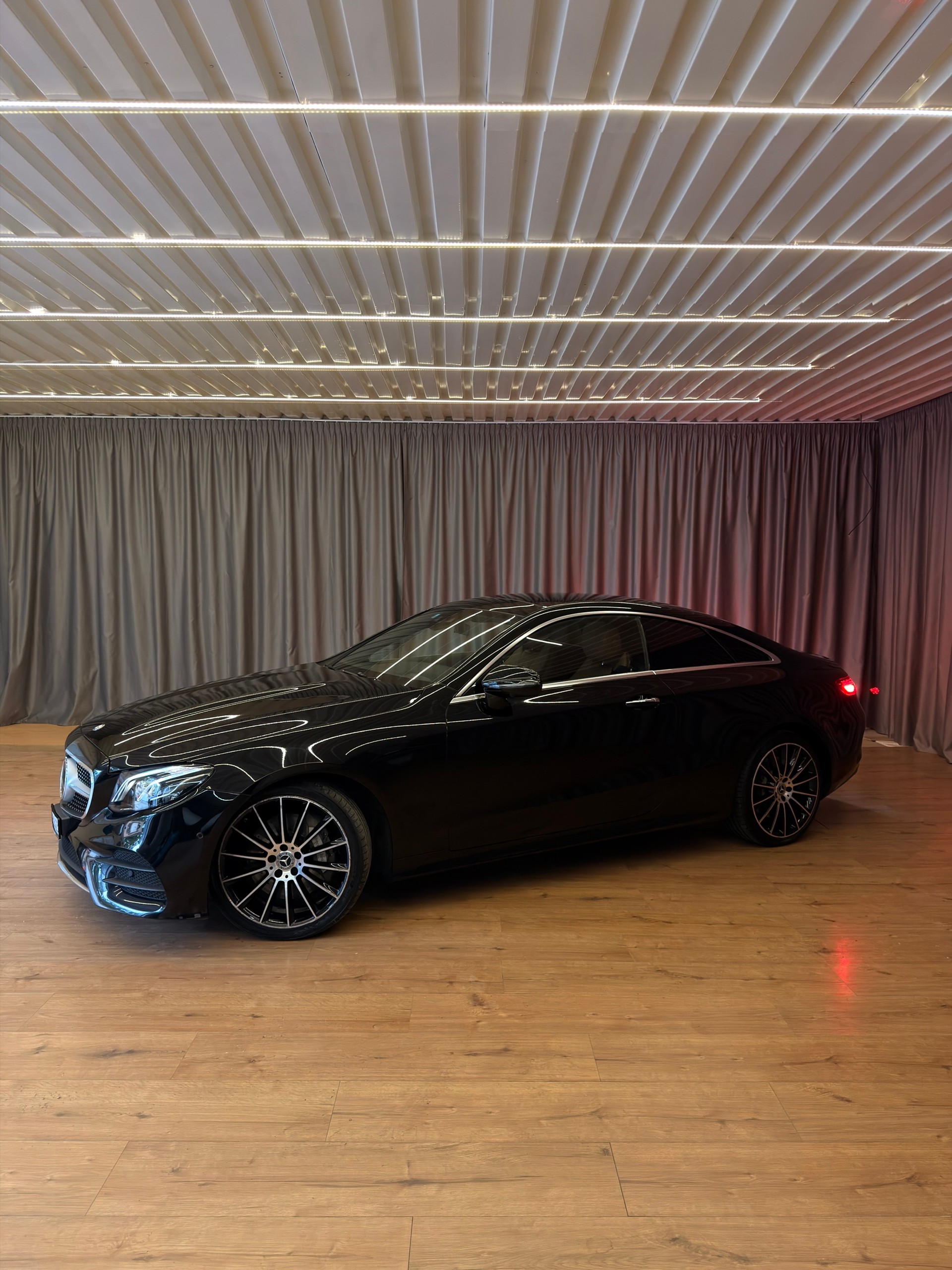 MERCEDES-BENZ E 400 AMG Line 4matic-image-4