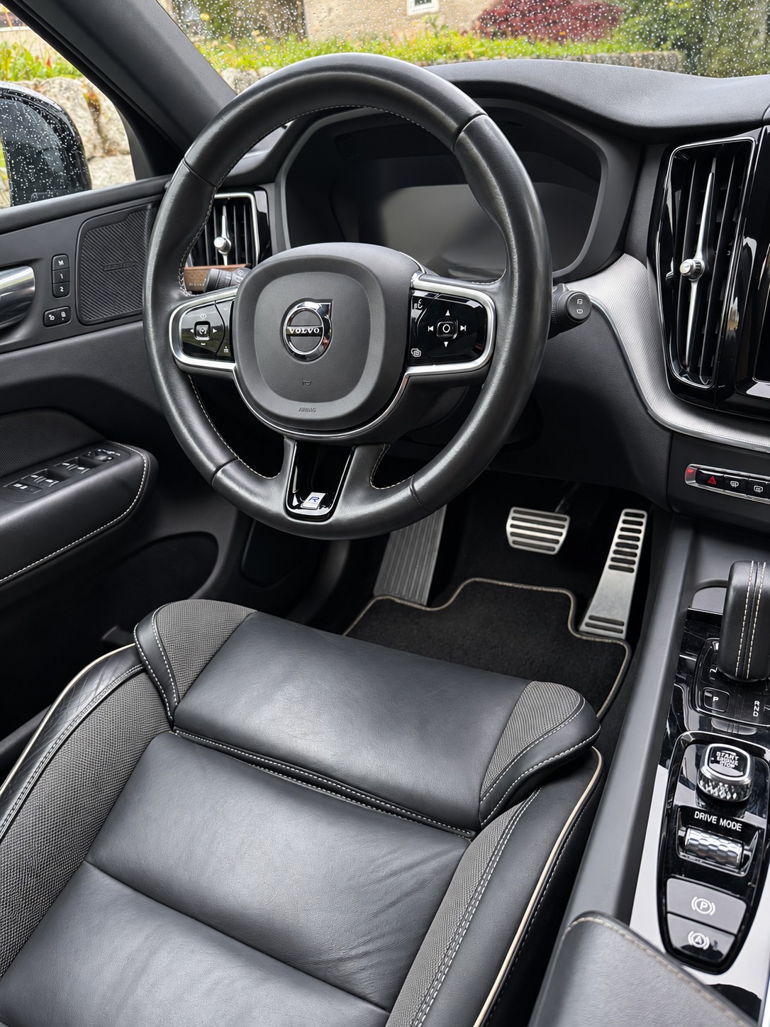 VOLVO 2.0 T8 TE R-Design eAWD-image-3