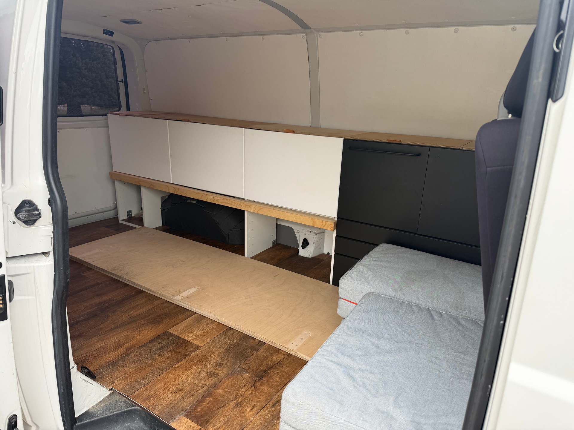 VW T5 2.0 TDI-image-5