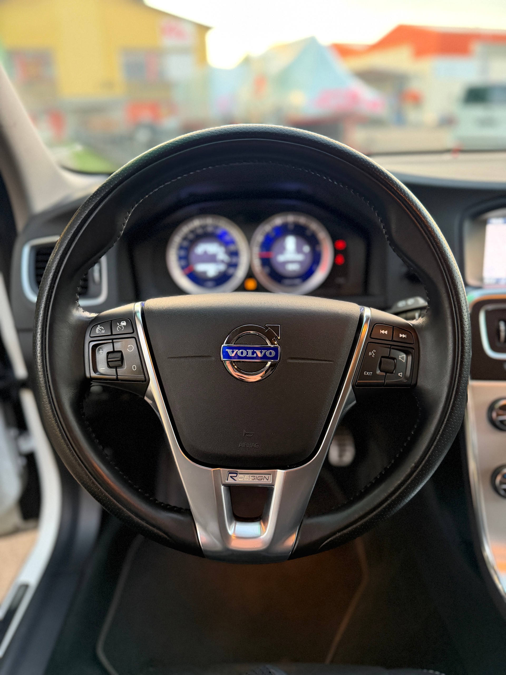 VOLVO V60 D3 R-Design-image-10