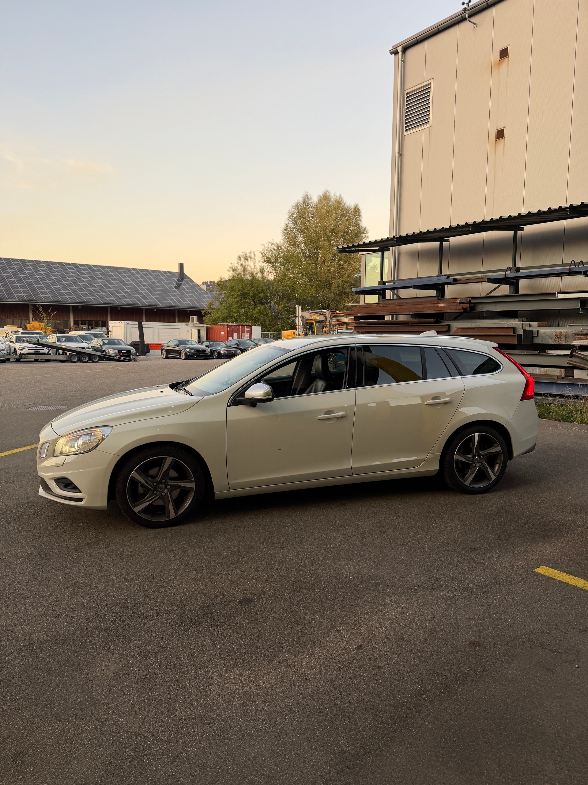 VOLVO V60 D3 R-Design-image-3