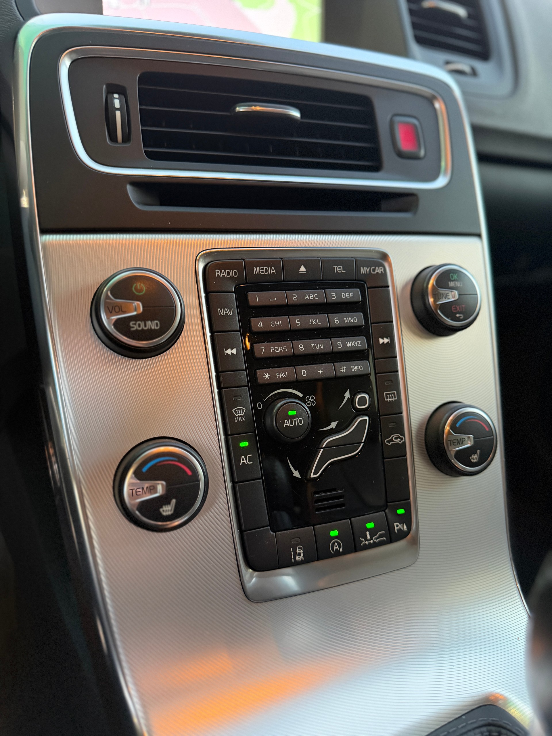 VOLVO V60 D3 R-Design-image-12