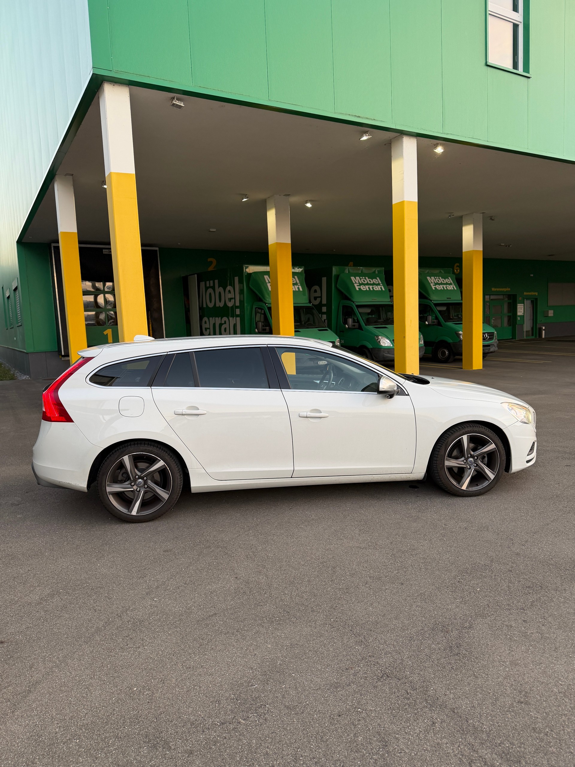 VOLVO V60 D3 R-Design-image-7