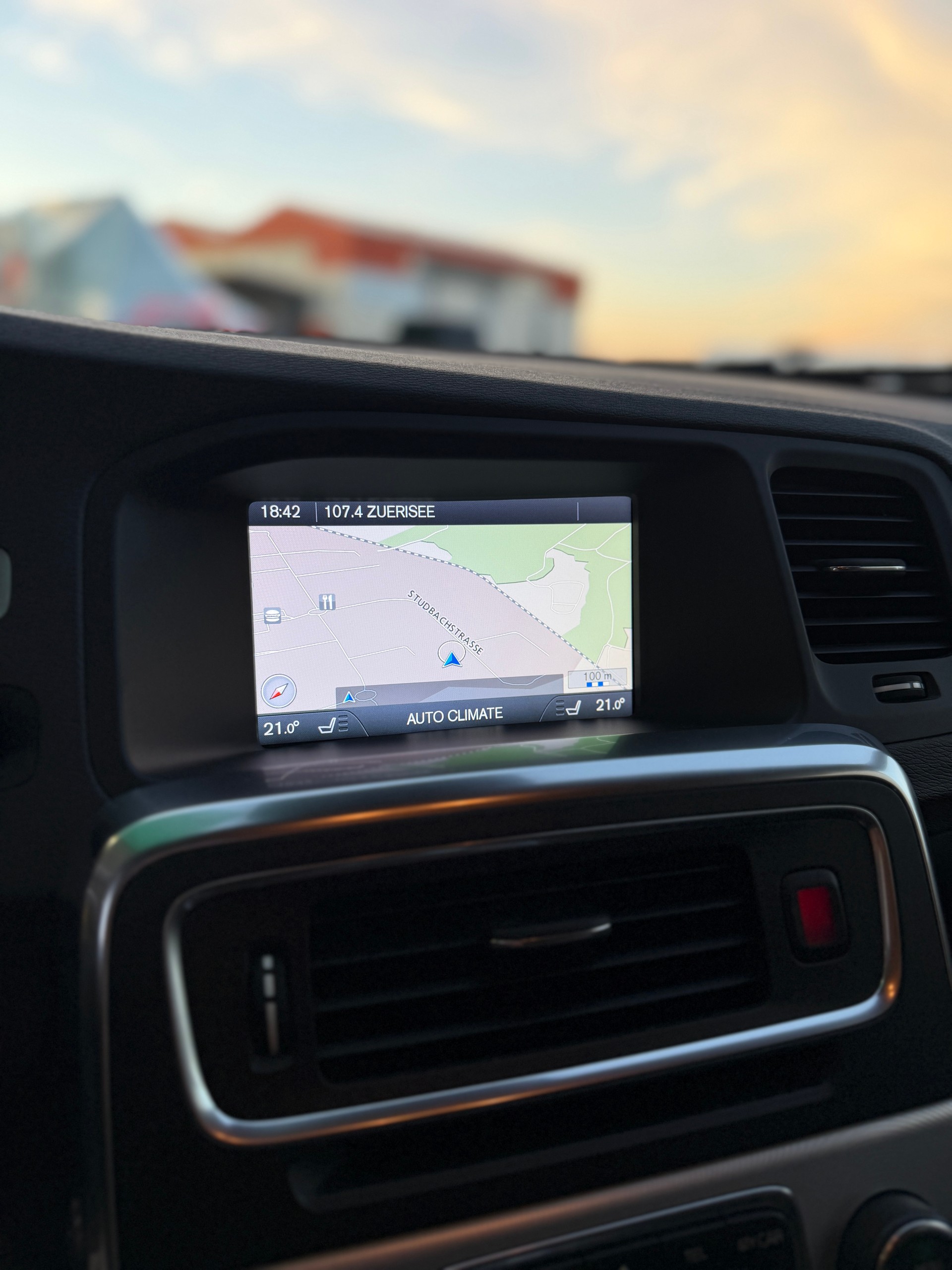 VOLVO V60 D3 R-Design-image-13