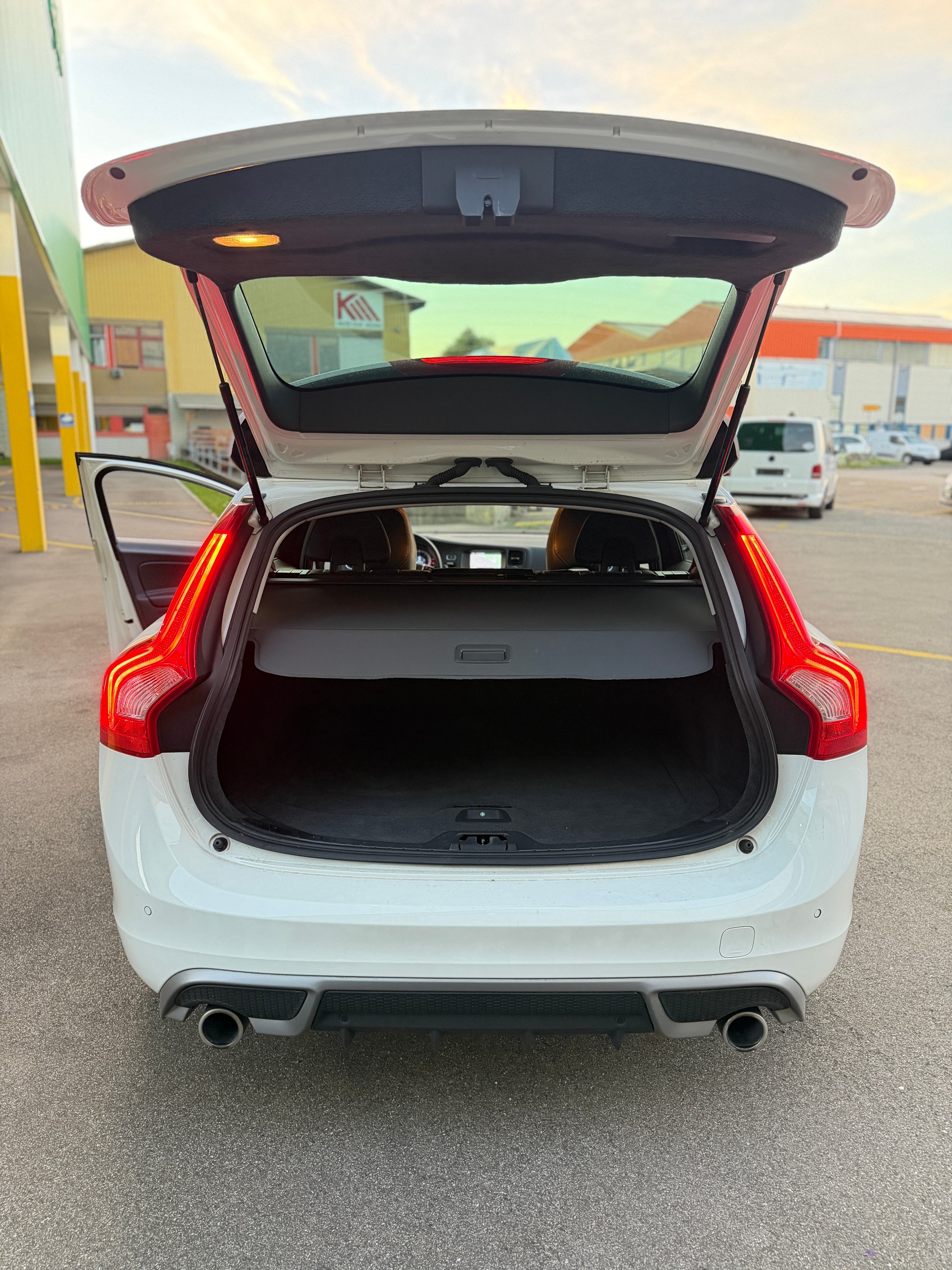 VOLVO V60 D3 R-Design-image-15