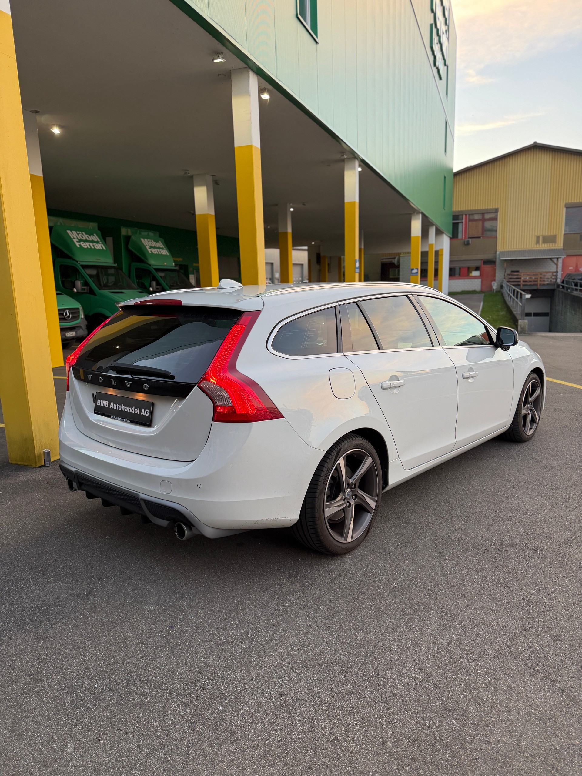 VOLVO V60 D3 R-Design-image-6