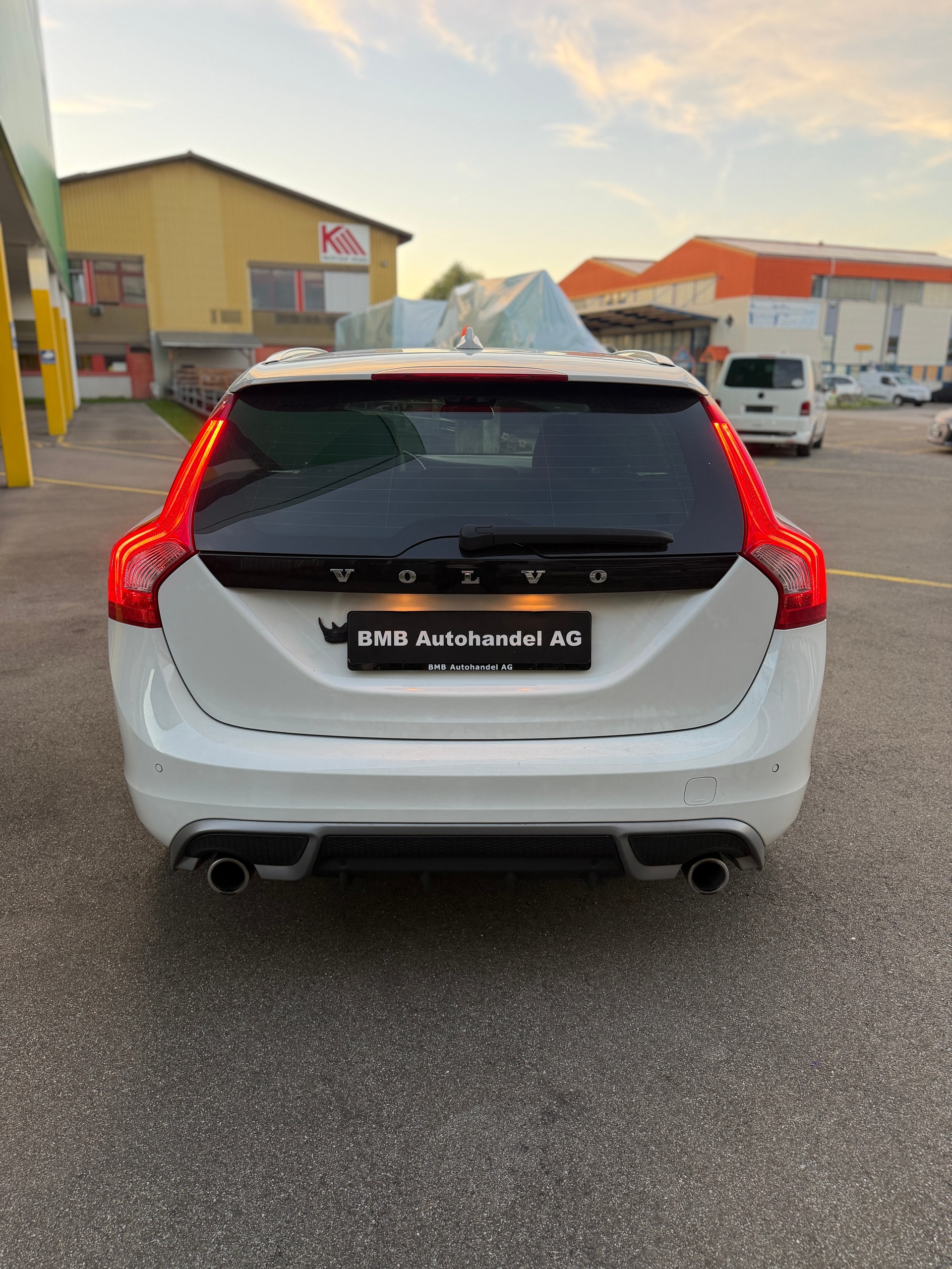 VOLVO V60 D3 R-Design-image-5