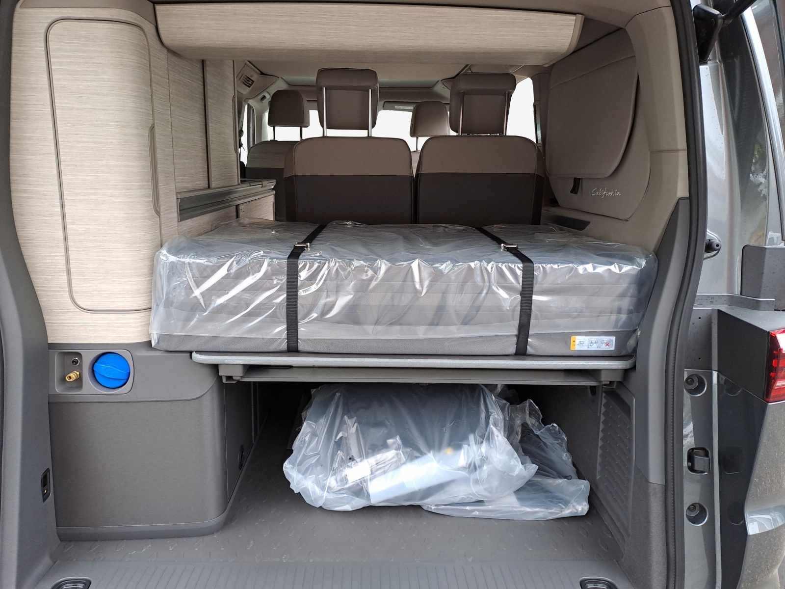 VW California eHybrid Beach Ocean Liberty 4Motion-image-12