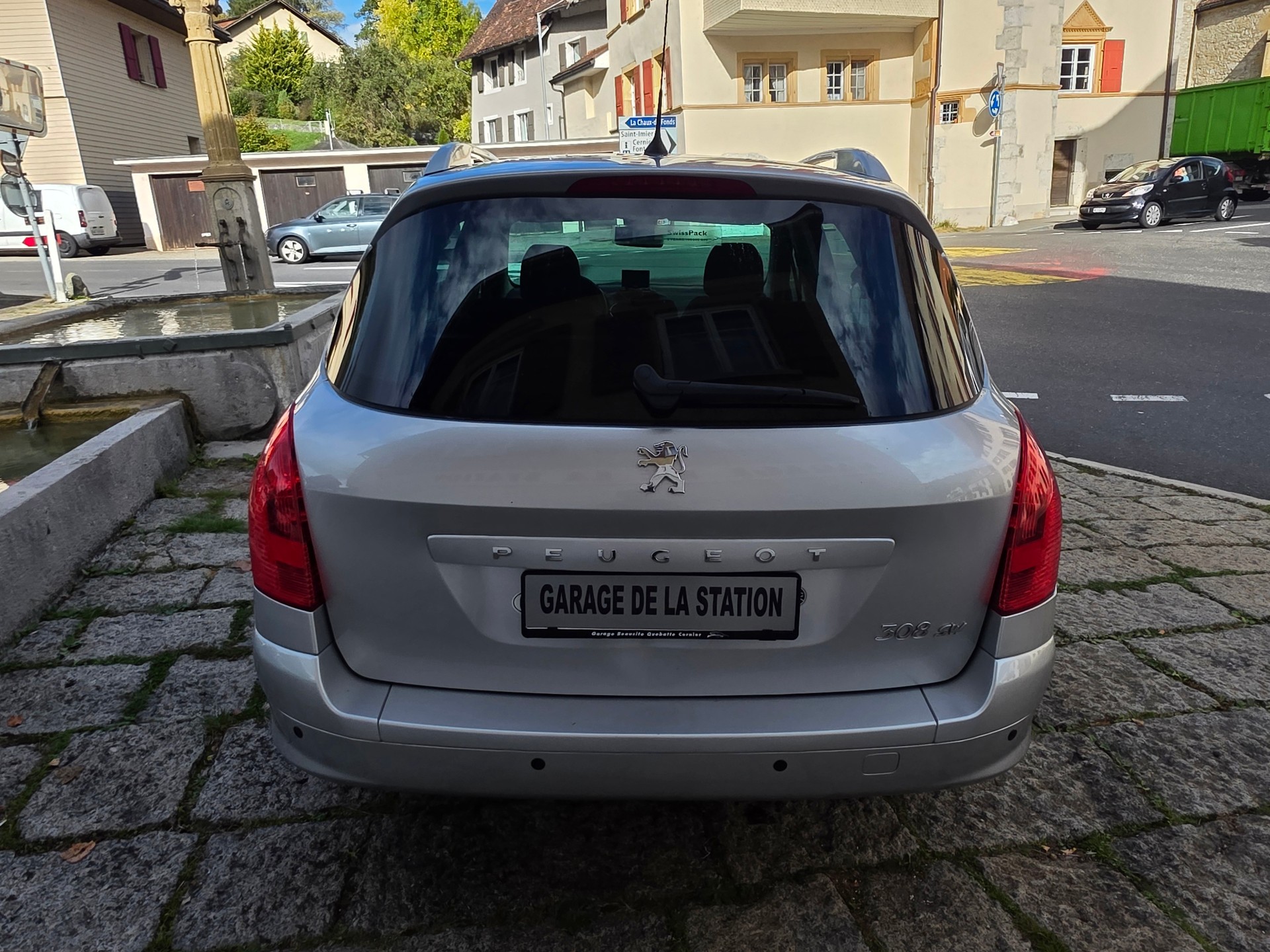 PEUGEOT 308 SW 2.0 HDI Sport Automatic-image-4