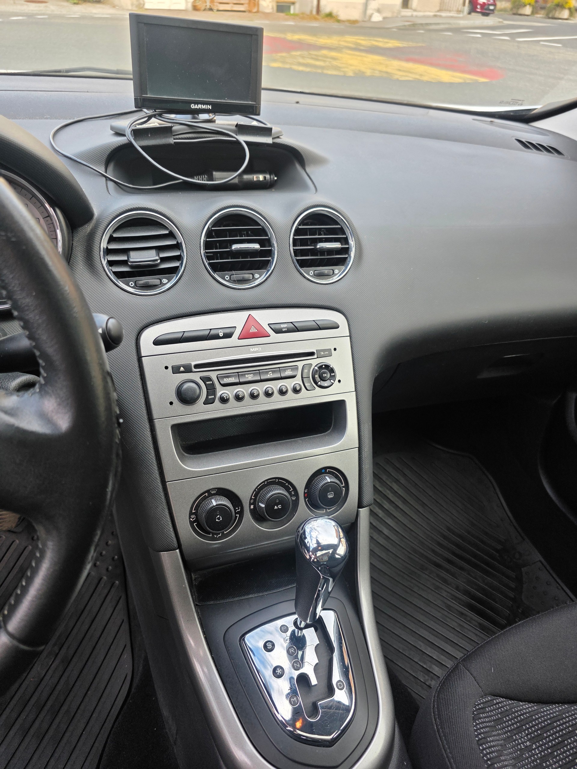 PEUGEOT 308 SW 2.0 HDI Sport Automatic-image-8