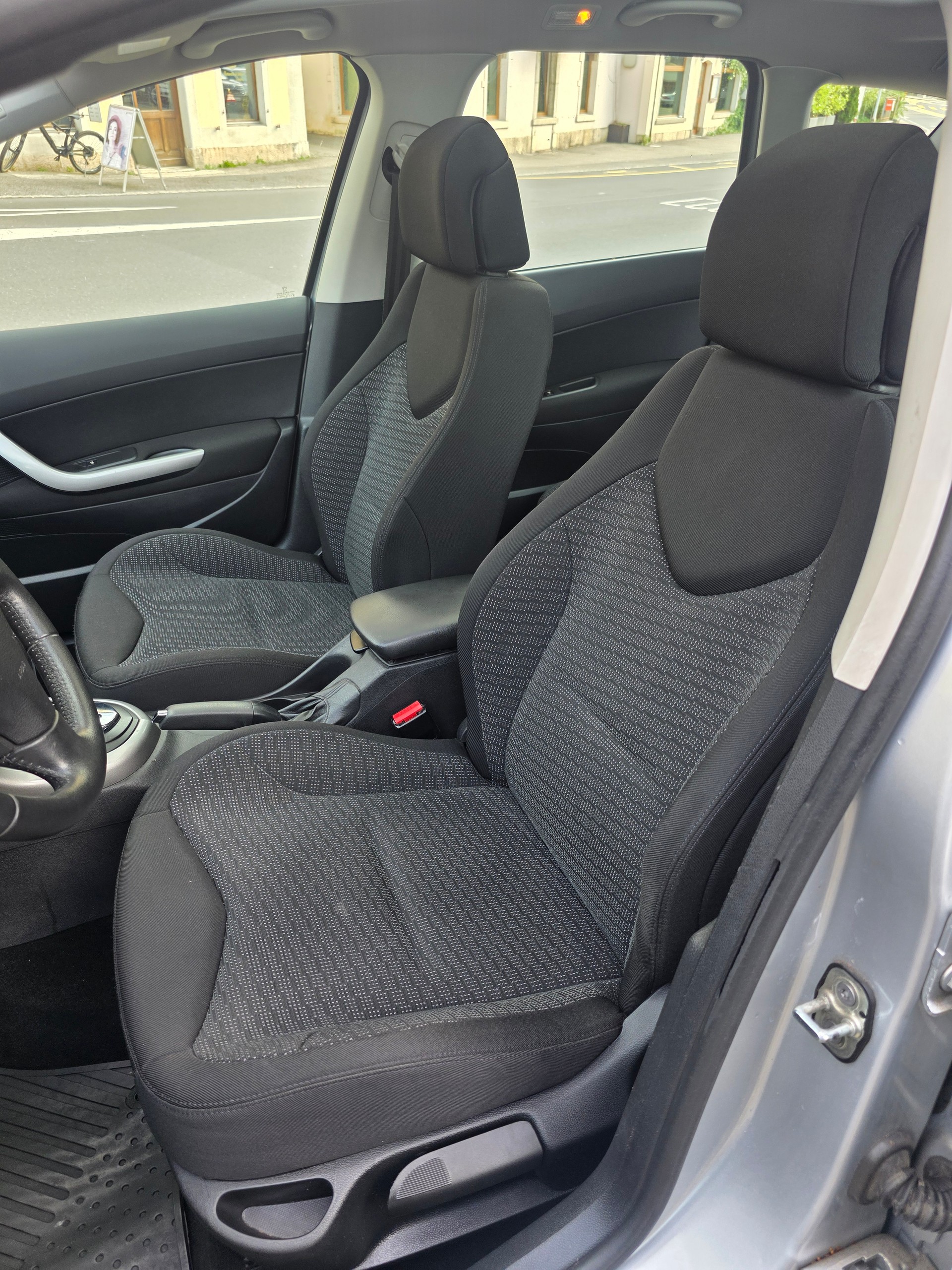 PEUGEOT 308 SW 2.0 HDI Sport Automatic-image-10