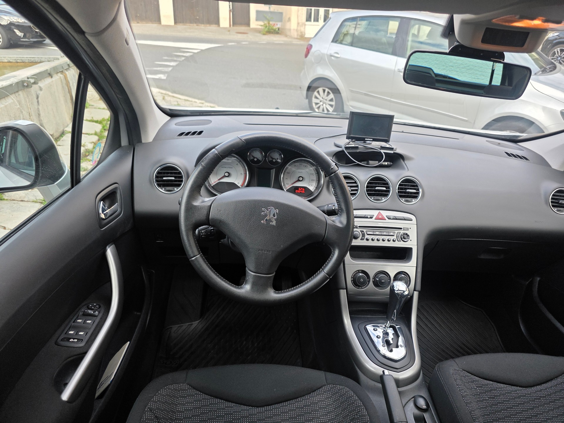 PEUGEOT 308 SW 2.0 HDI Sport Automatic-image-7