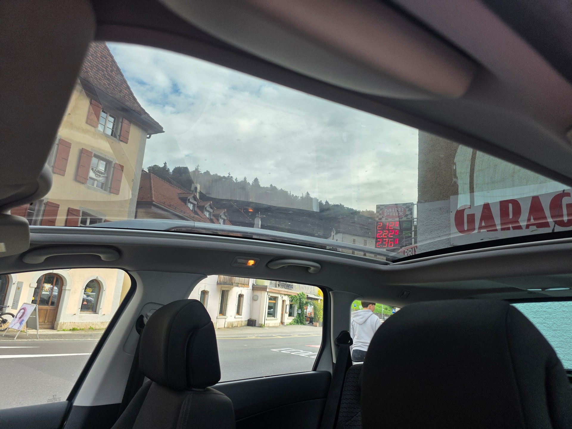 PEUGEOT 308 SW 2.0 HDI Sport Automatic-image-9