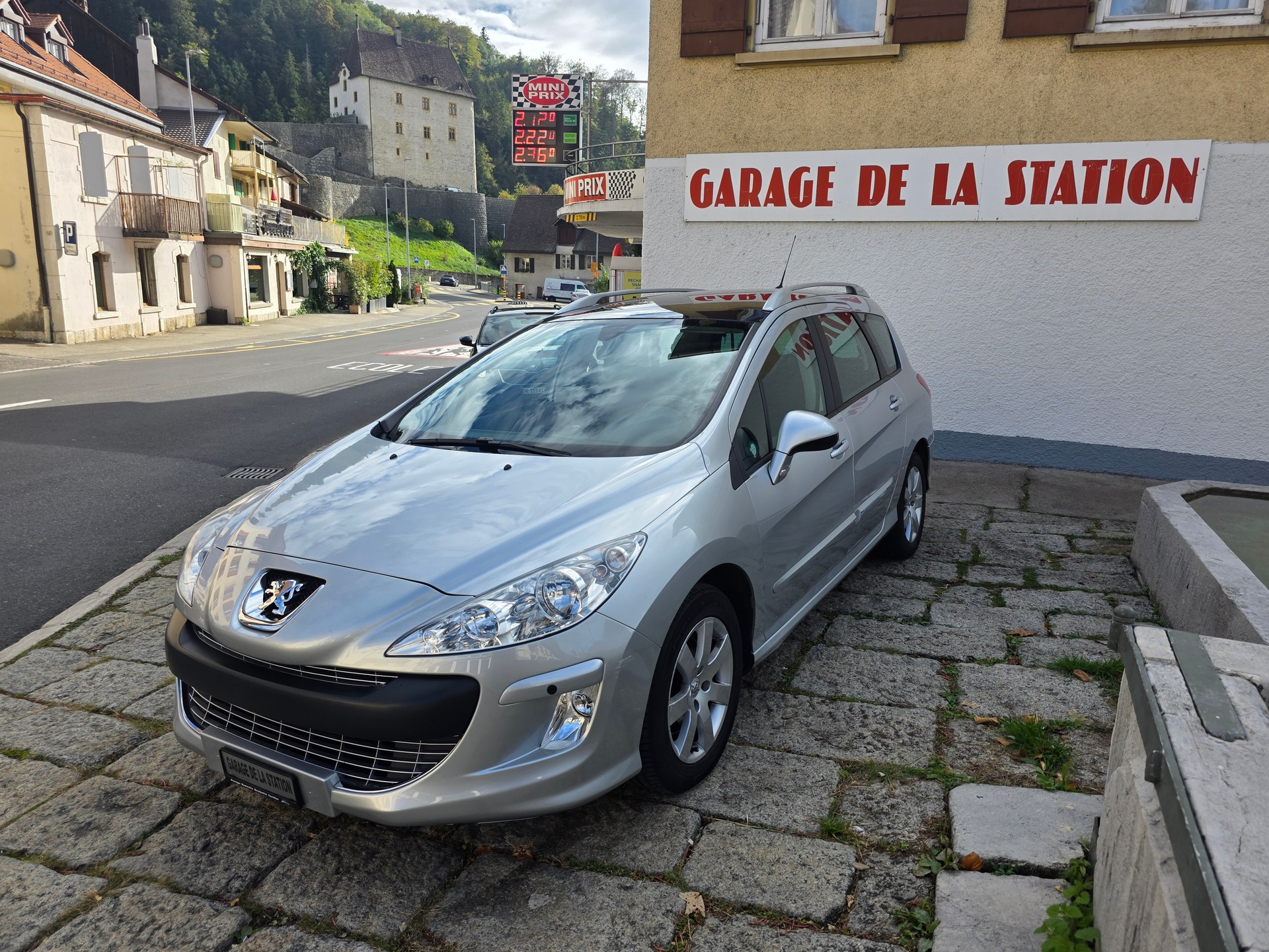 PEUGEOT 308 SW 2.0 HDI Sport Automatic-image-0