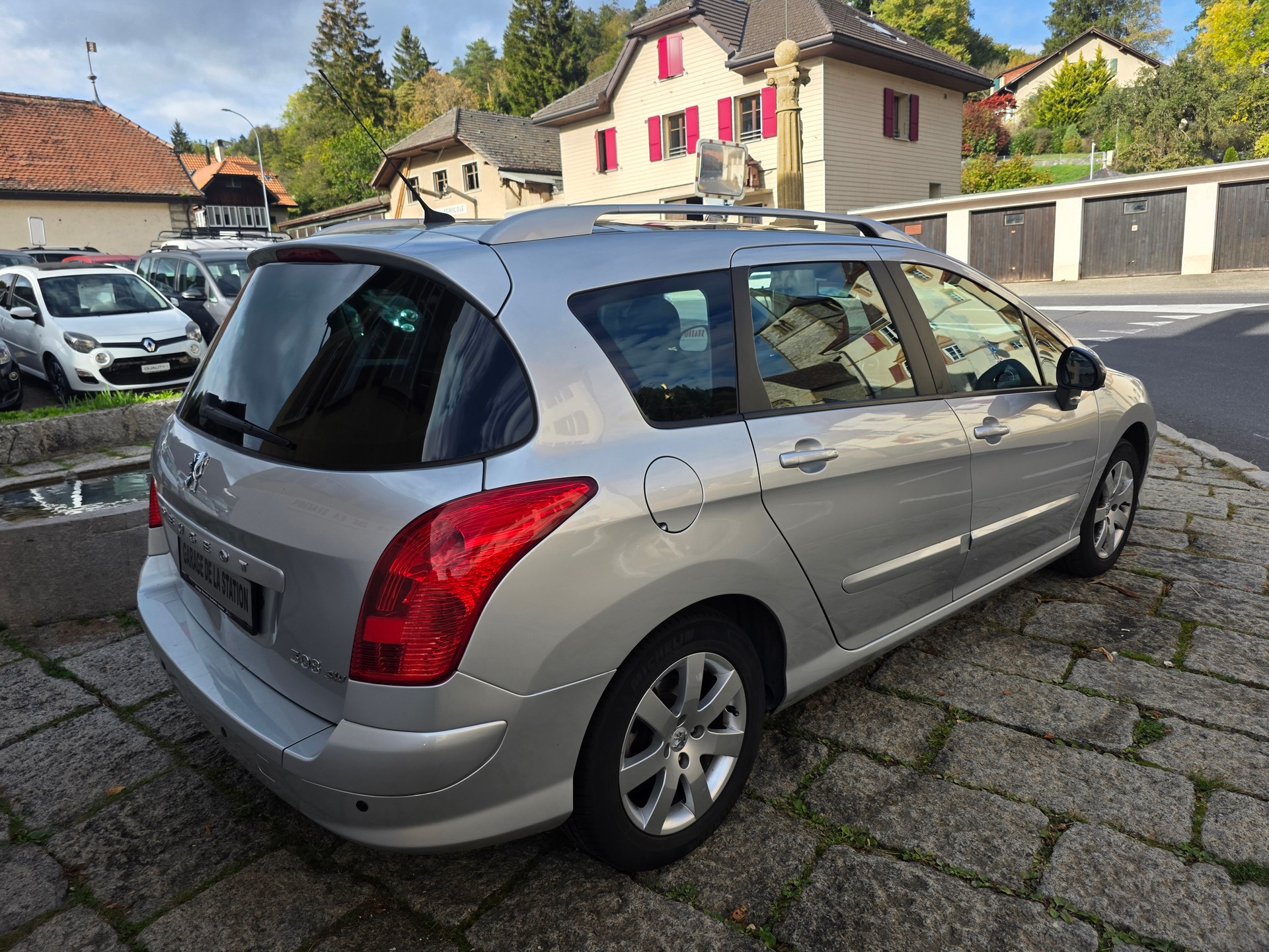 PEUGEOT 308 SW 2.0 HDI Sport Automatic-image-3