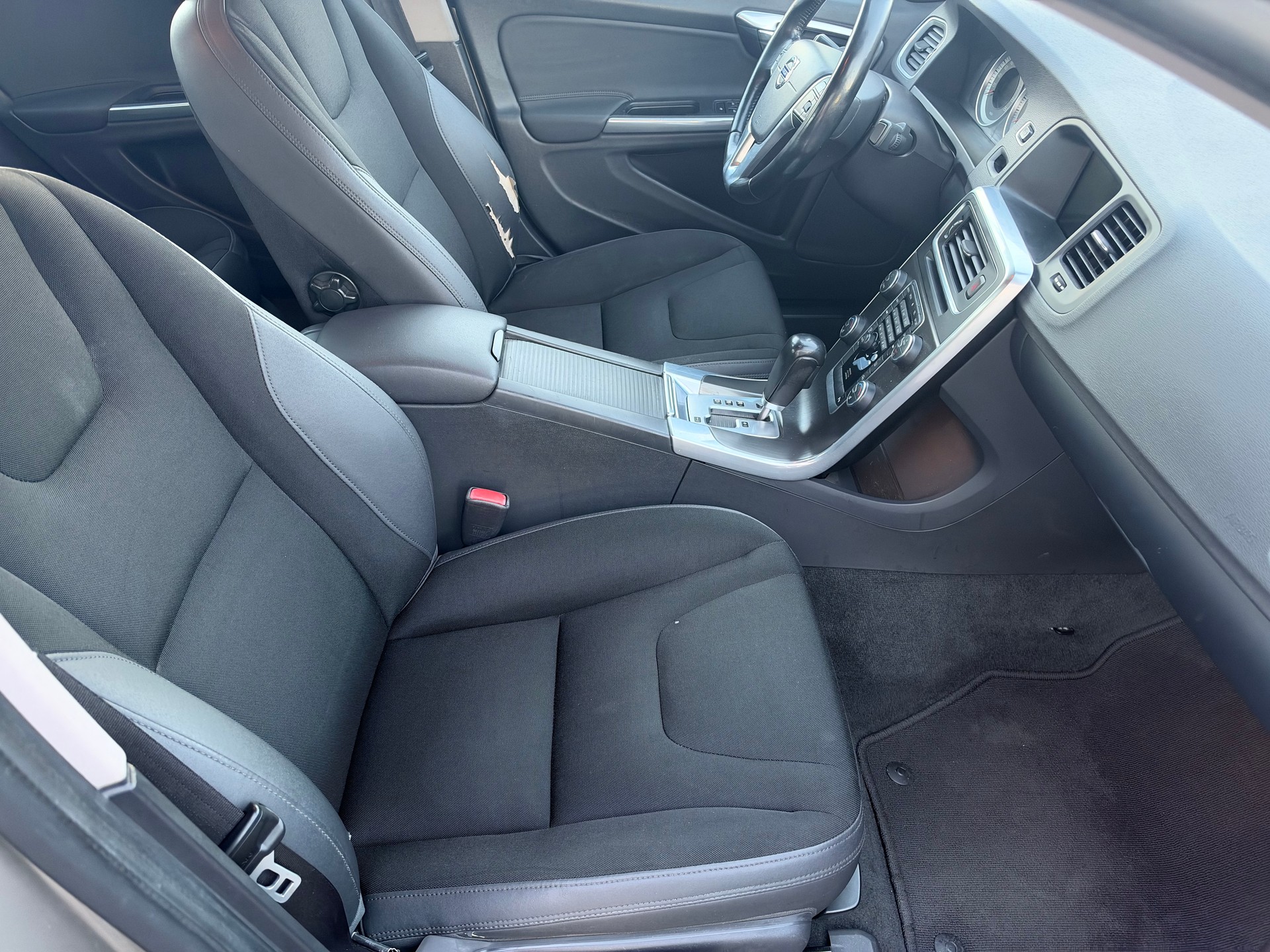 VOLVO S60 D5 AWD Kinetic Geartronic-image-9