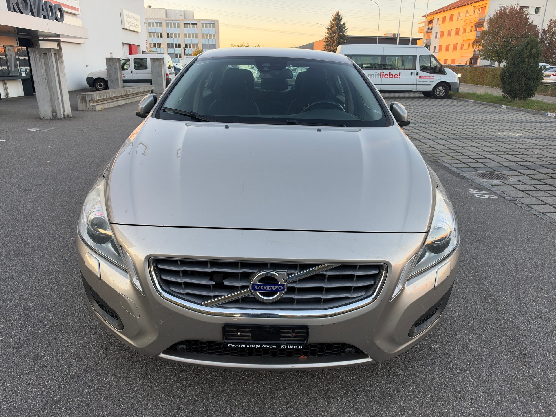 VOLVO S60 D5 AWD Kinetic Geartronic-image-1