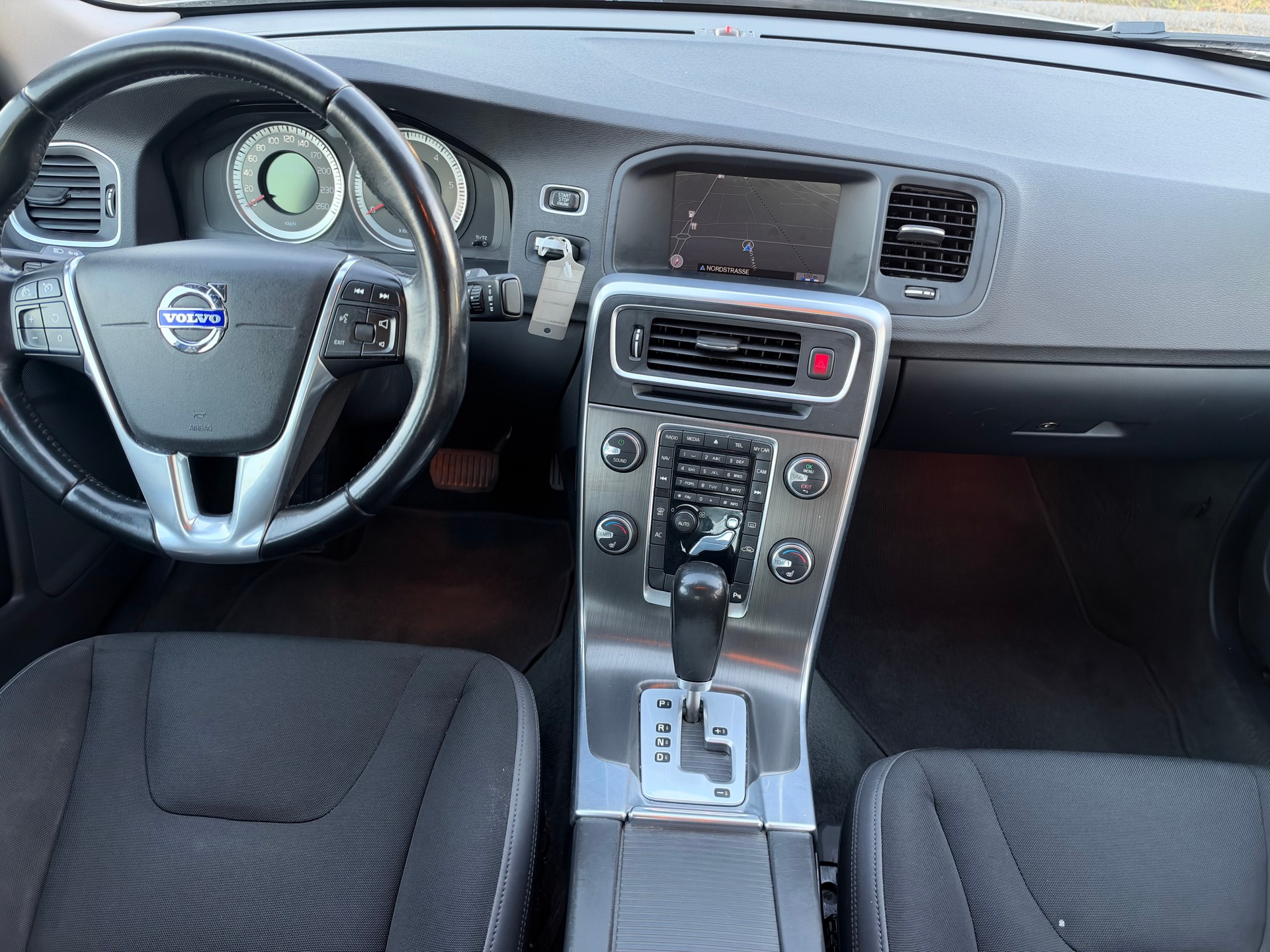 VOLVO S60 D5 AWD Kinetic Geartronic-image-8