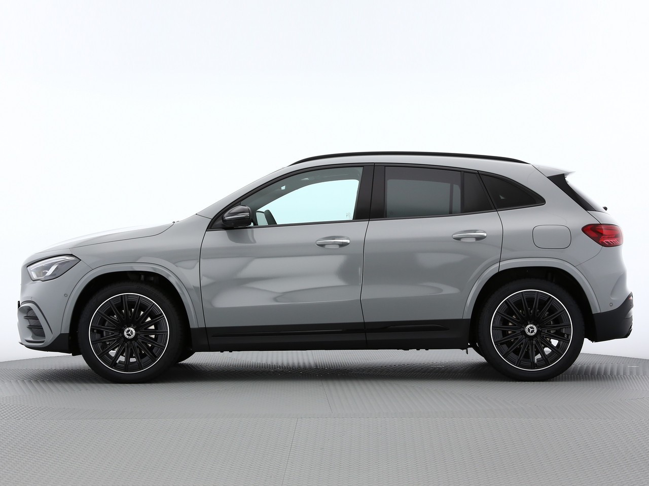 MERCEDES-BENZ GLA 200 7G-DCT-image-2