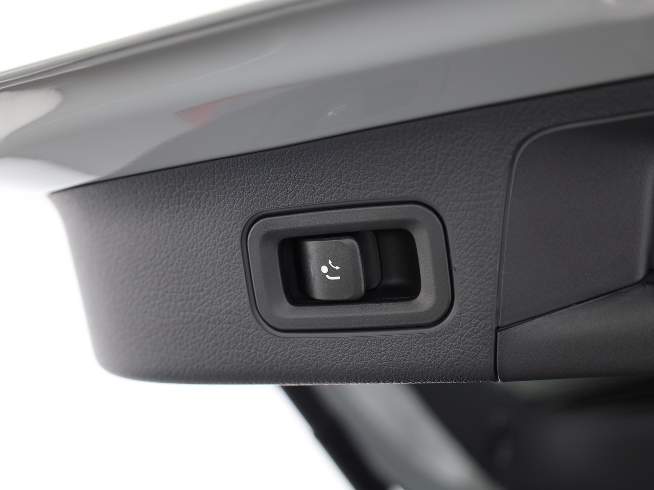 MERCEDES-BENZ GLA 200 7G-DCT-image-19