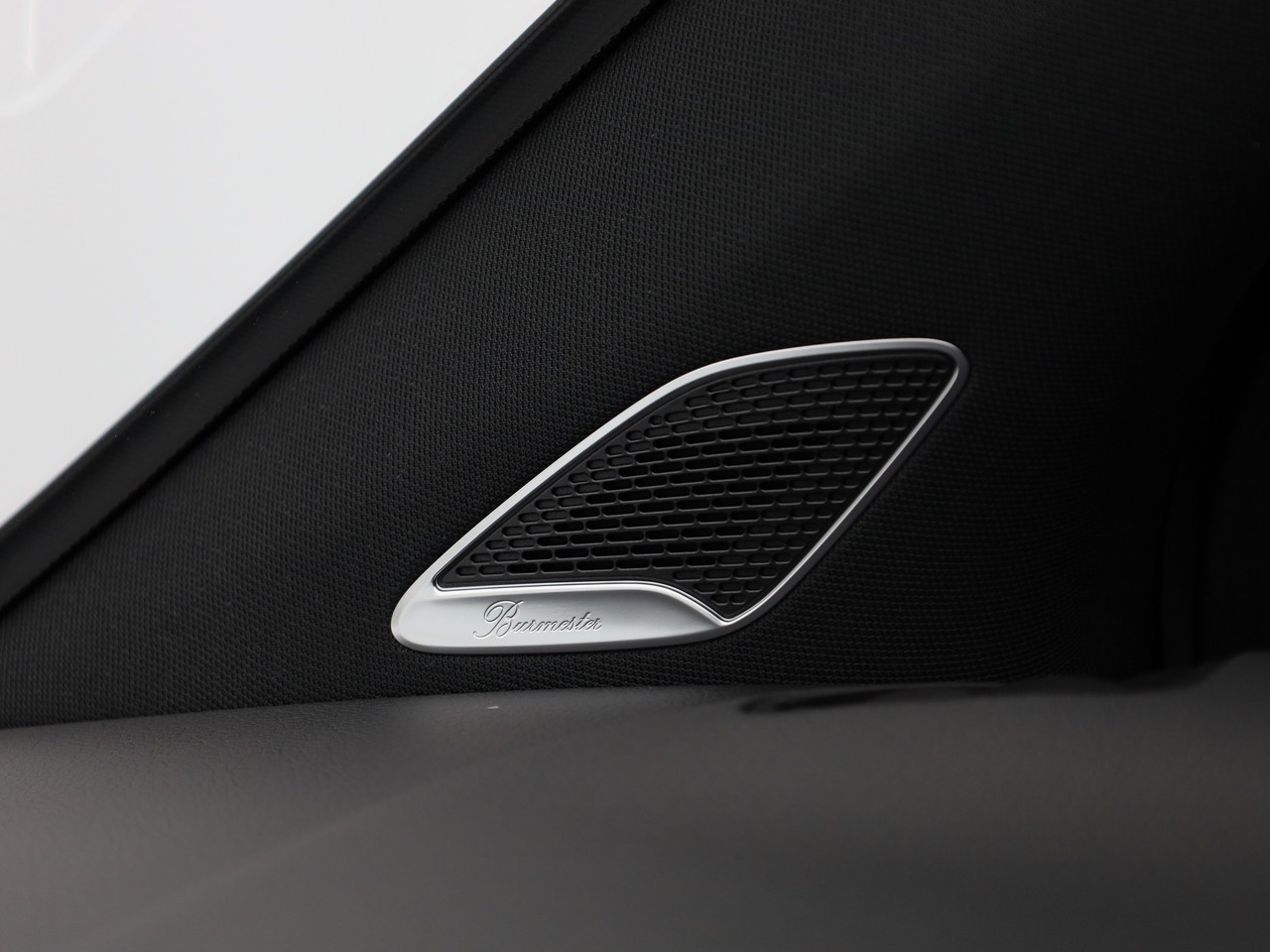 MERCEDES-BENZ GLA 200 7G-DCT-image-15