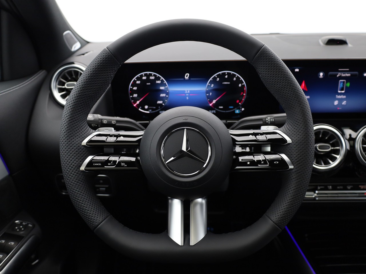 MERCEDES-BENZ GLA 200 7G-DCT-image-11