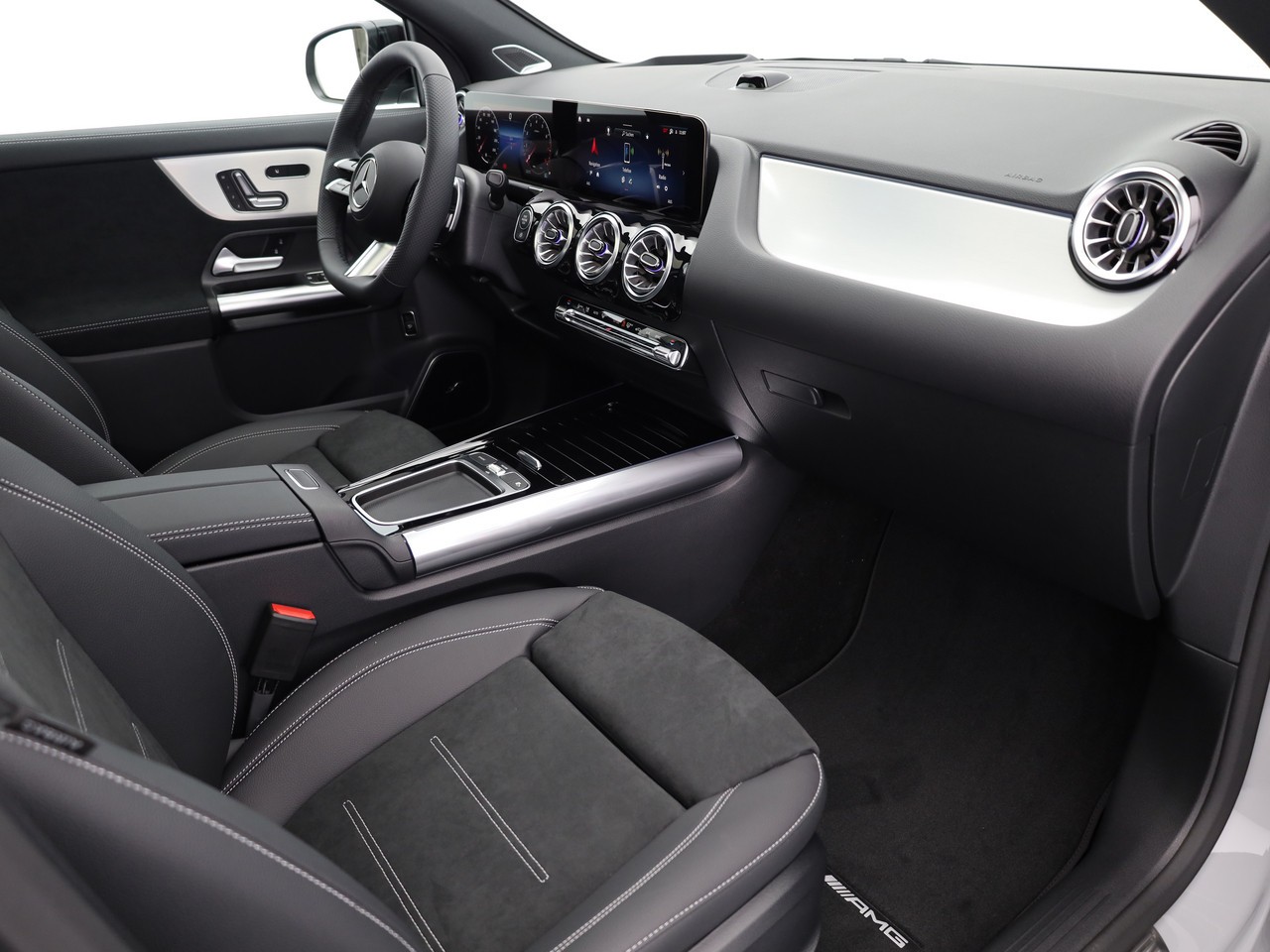 MERCEDES-BENZ GLA 200 7G-DCT-image-8