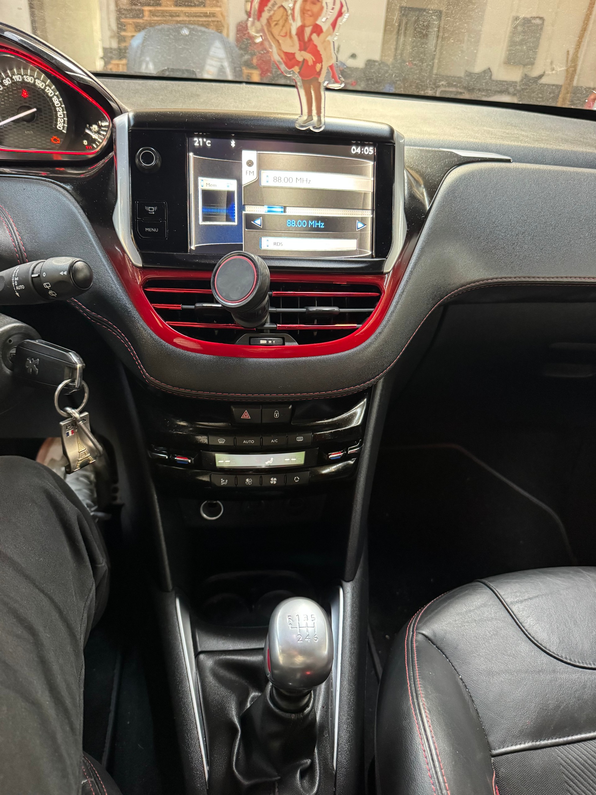 PEUGEOT 208 1.6 Turbo GTi-image-18