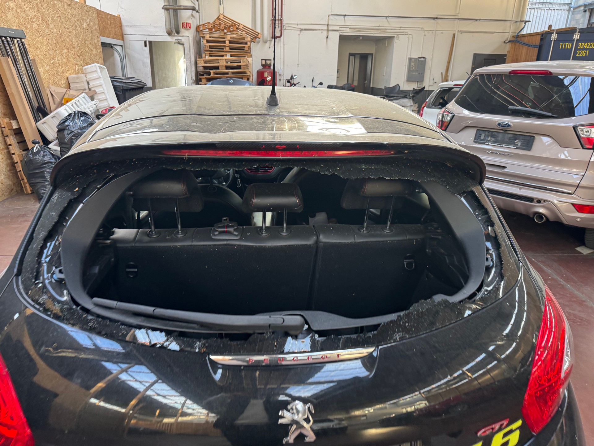 PEUGEOT 208 1.6 Turbo GTi-image-14