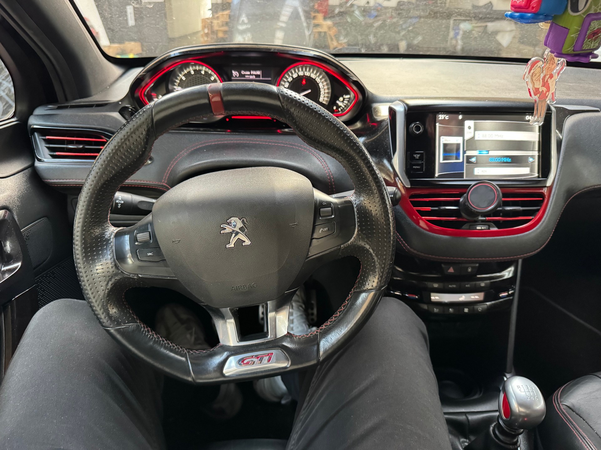 PEUGEOT 208 1.6 Turbo GTi-image-19
