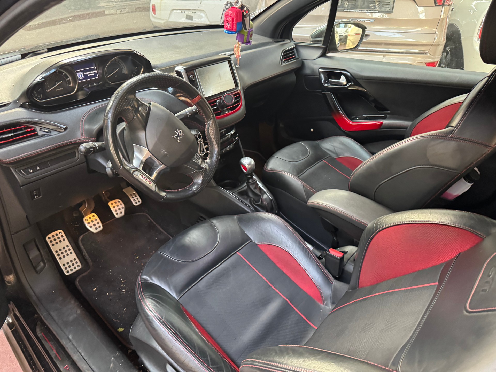 PEUGEOT 208 1.6 Turbo GTi-image-16