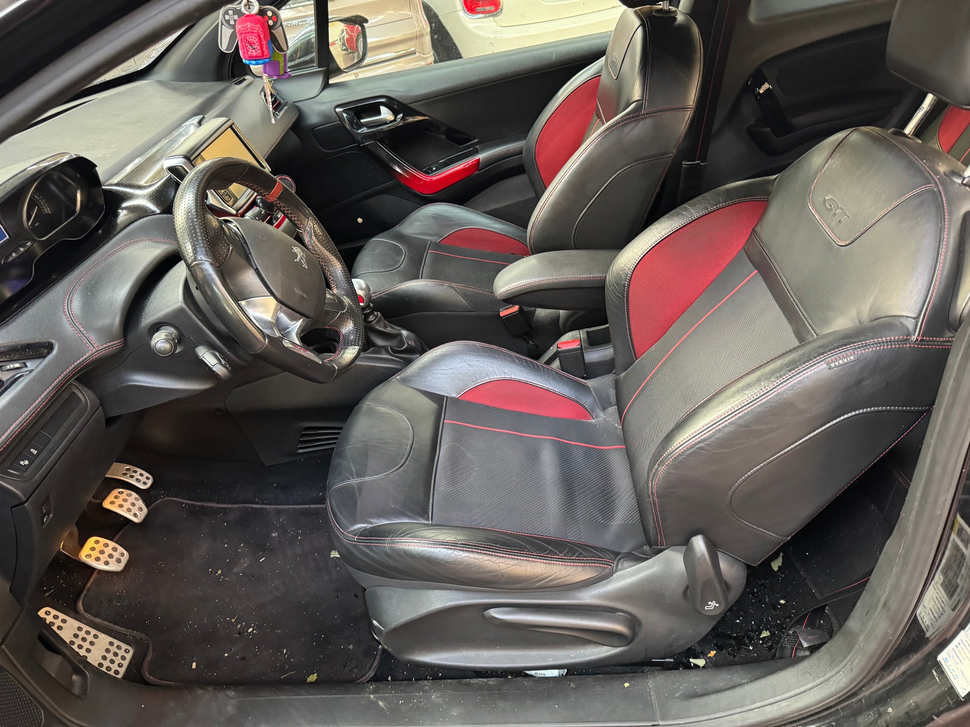 PEUGEOT 208 1.6 Turbo GTi-image-15