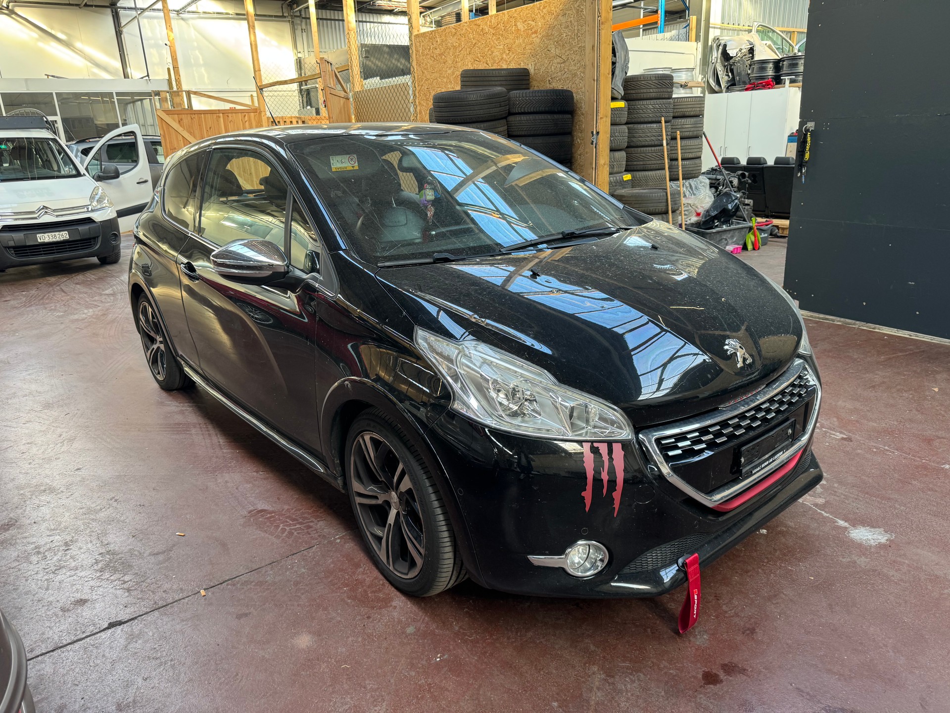 PEUGEOT 208 1.6 Turbo GTi-image-1