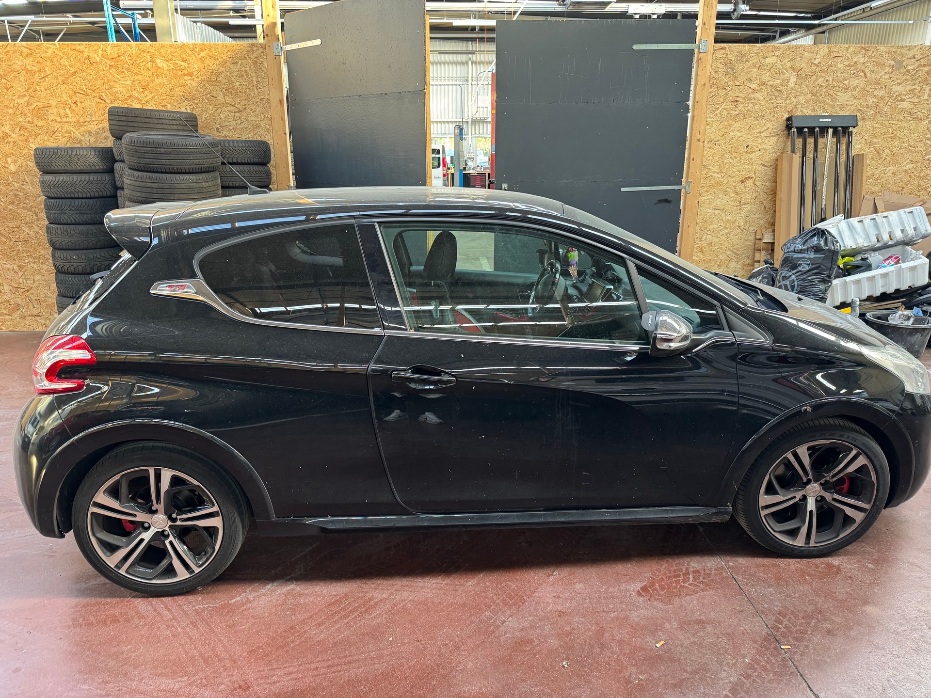 PEUGEOT 208 1.6 Turbo GTi-image-9
